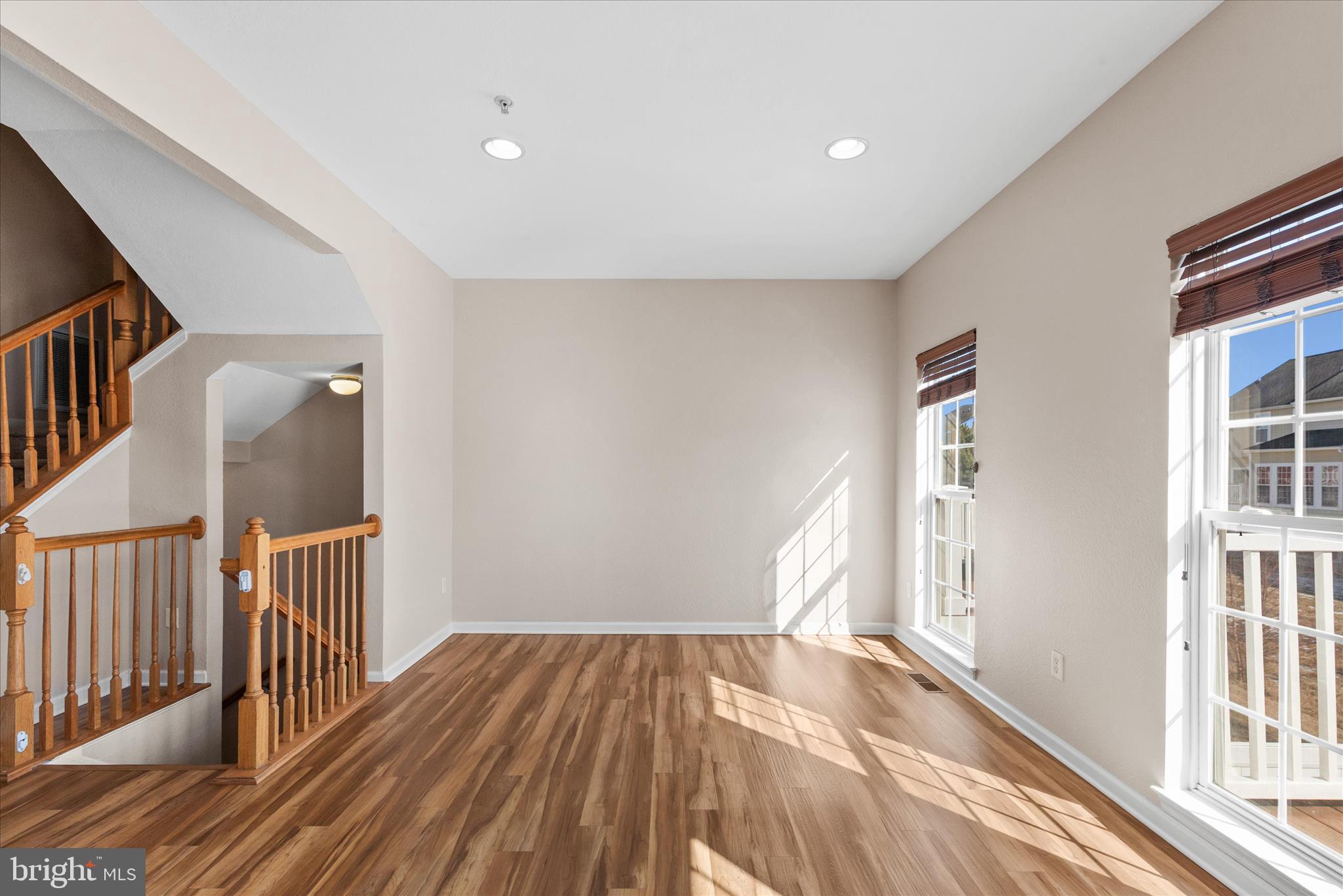 CREEKSIDE - Residential