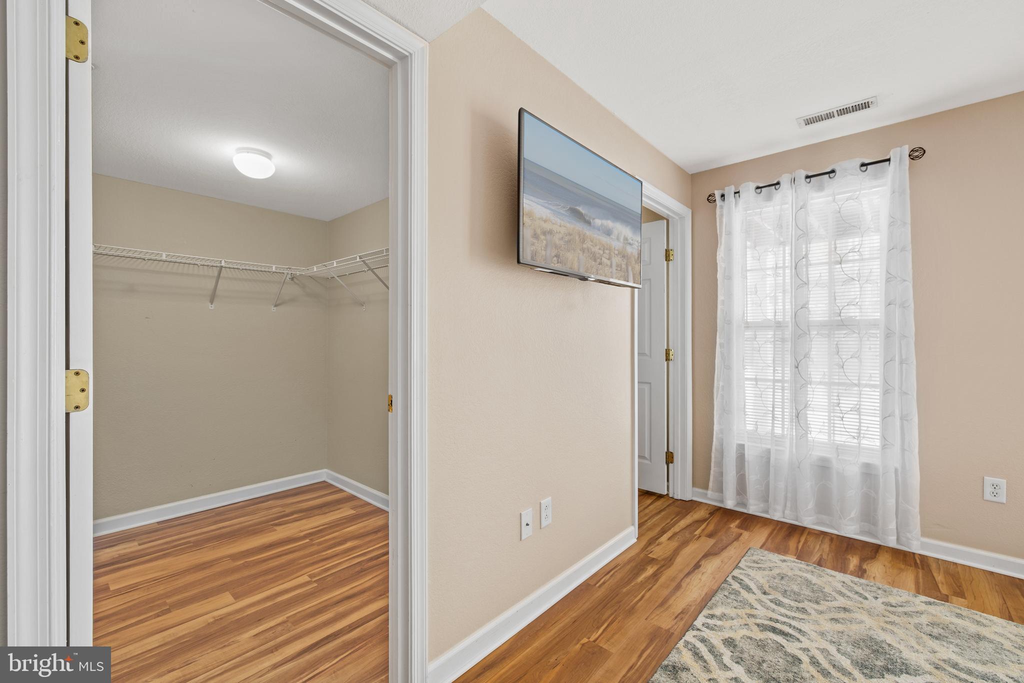 CREEKSIDE - Residential