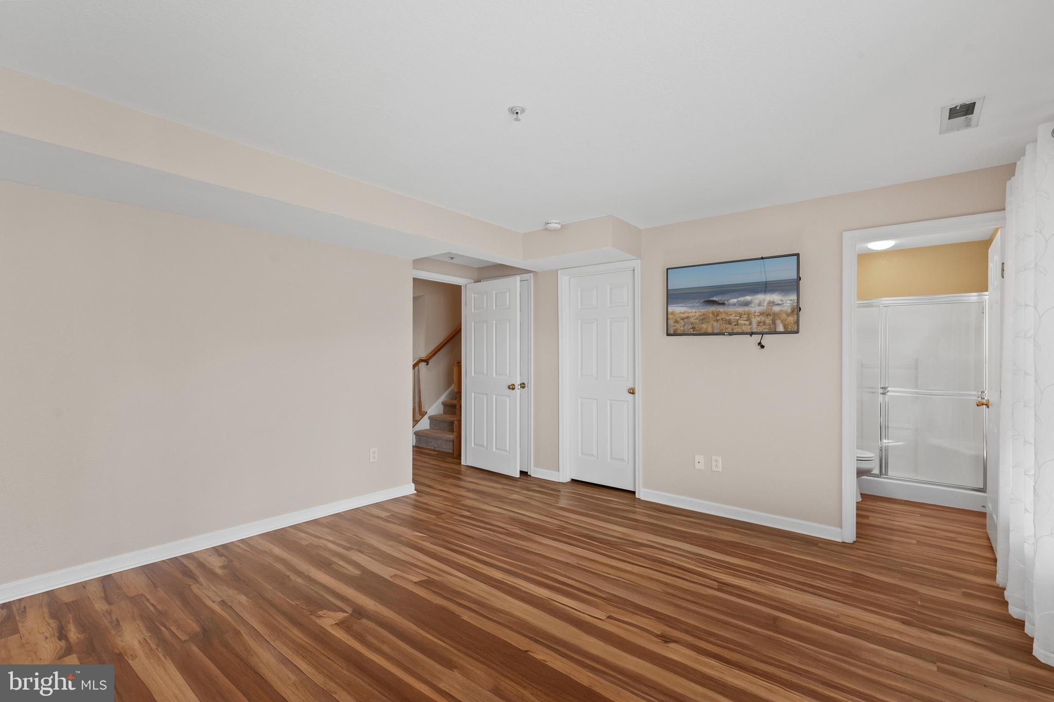 CREEKSIDE - Residential