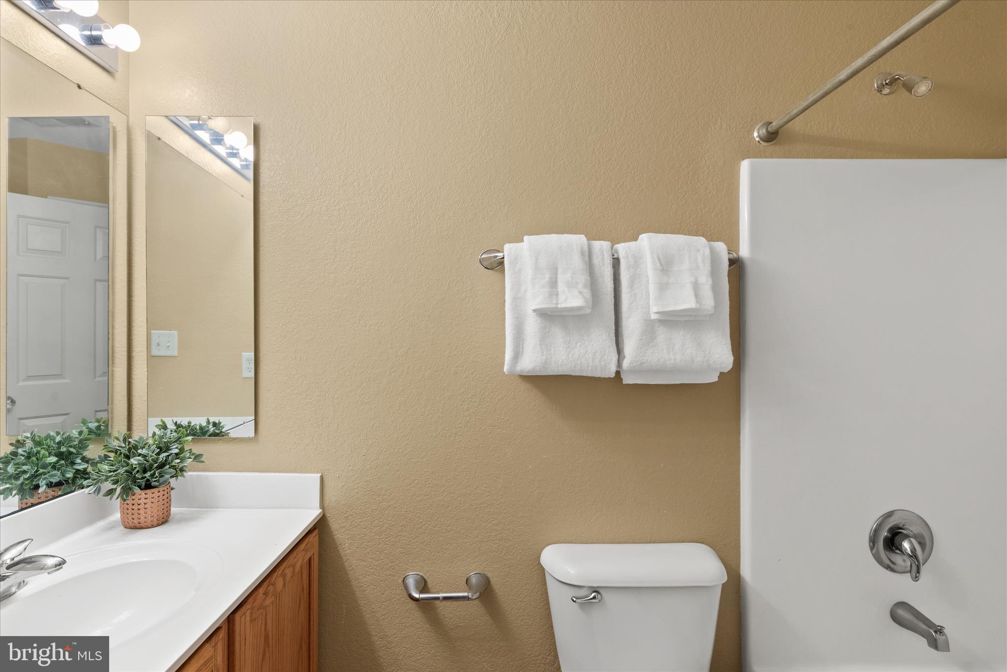 CREEKSIDE - Residential