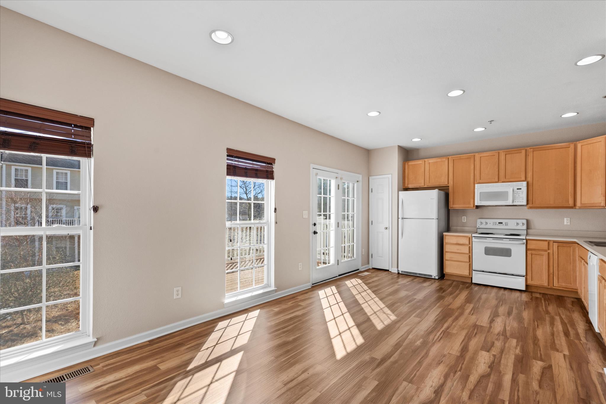 CREEKSIDE - Residential