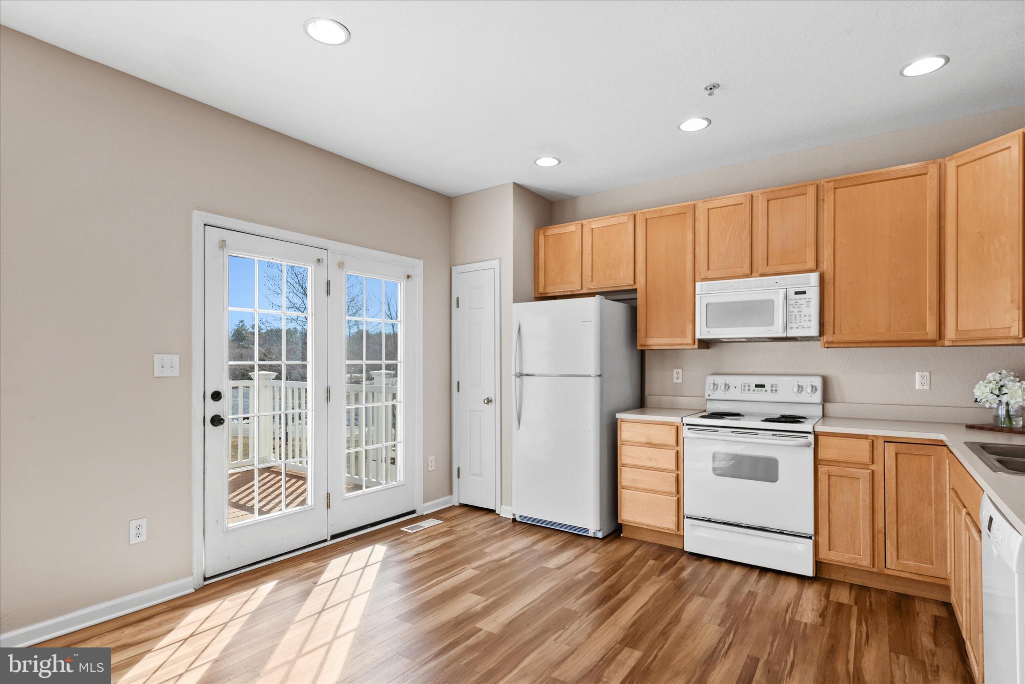 CREEKSIDE - Residential