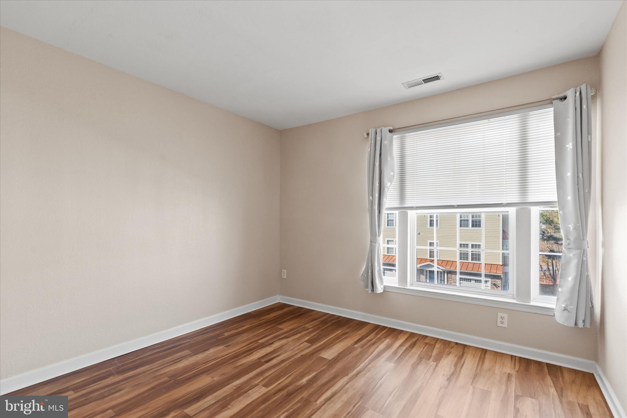 CREEKSIDE - Residential