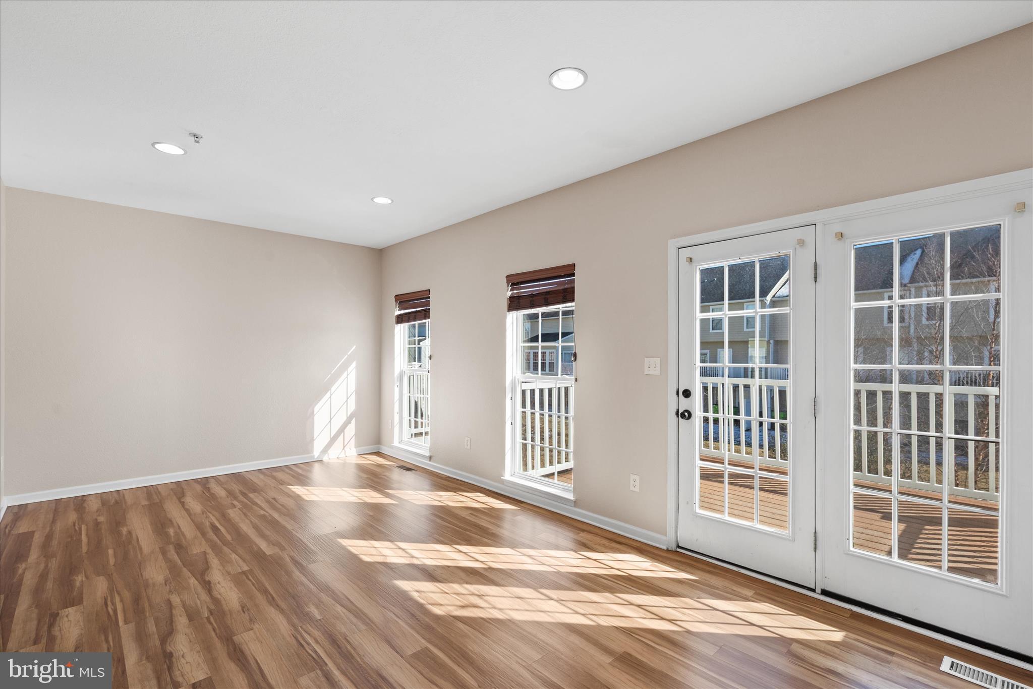 CREEKSIDE - Residential