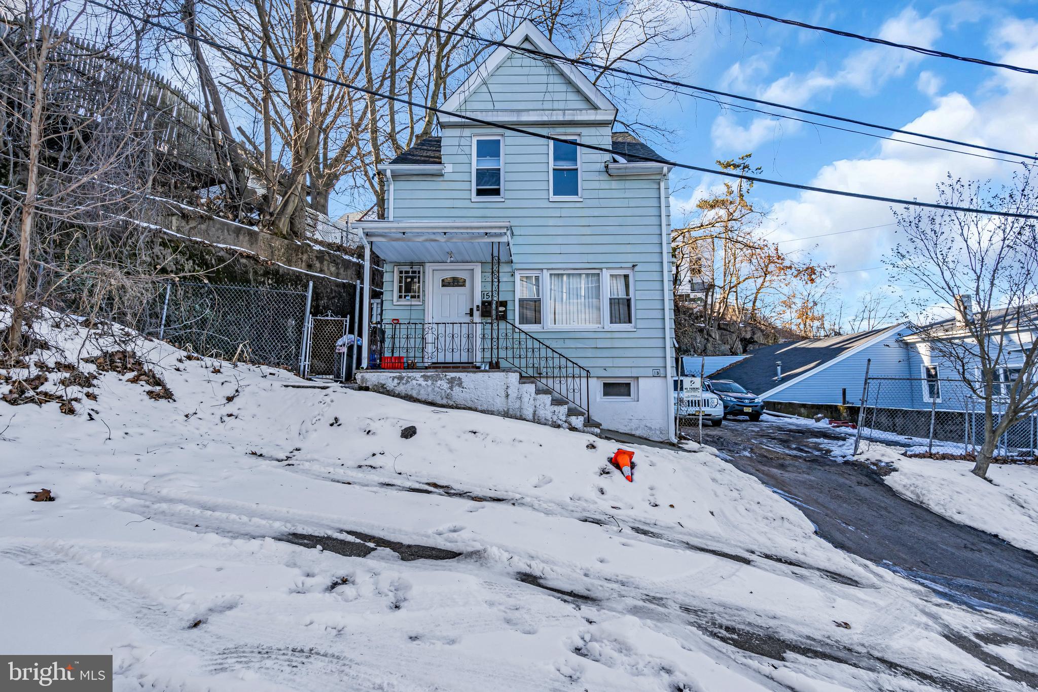 15 WHITE STREET