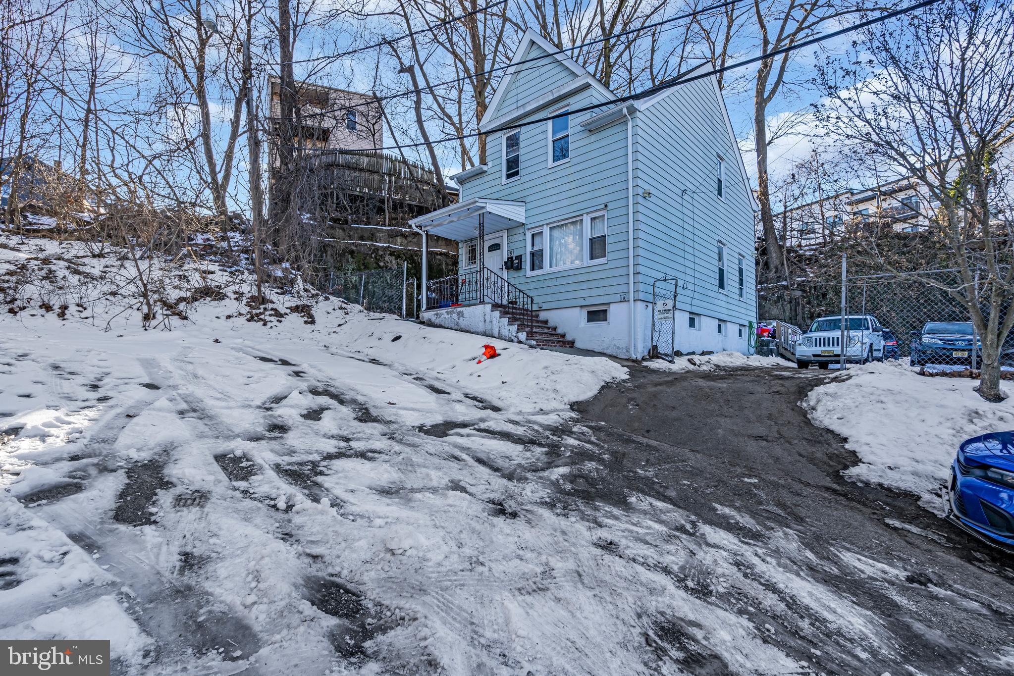 15 WHITE STREET