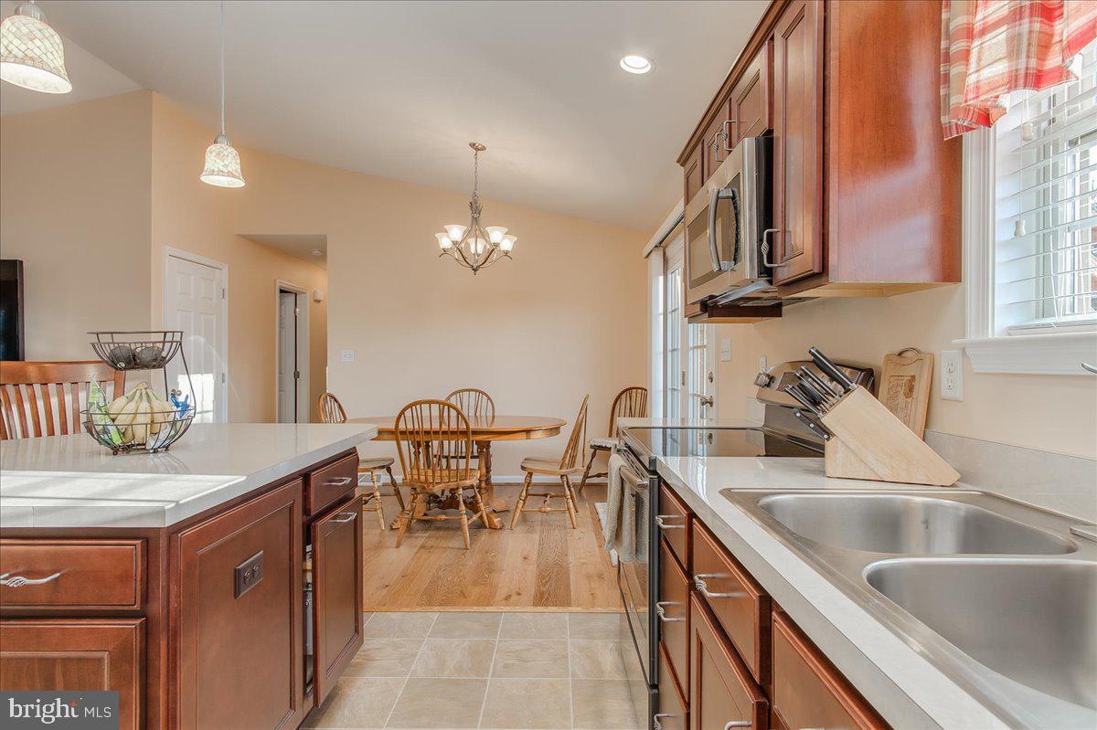 POTOMAC MANOR - Residential