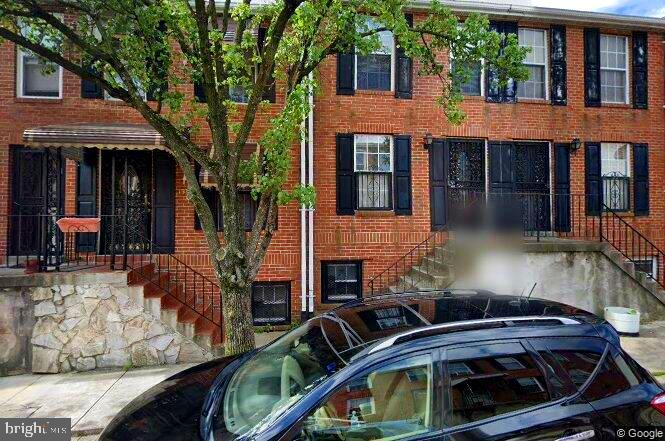 $500 AGENT BONUS Great property for a first time home buyer or investor, 3 bed, 2 bath brick front townhome in Franklin Terrace community. Very spacious living room with tile flooring. Spacious kitchen features tile flooring & ceiling fan, tile backsplash, plenty of counter and cabinet space, and all white appliances, including a double door fridge with ice maker. Second door with access to the back porch/deck and stairs leading to parking. Nice Deck to enjoy warm weather. Primary bedroom suite on the lower level features tile flooring and an en-suite bathroom with tub/shower combo. The lower level also features a spacious storage and laundry room with a full-size Whirlpool washer and dryer, plus countertop for easy folding. The upper level features the remaining two bedrooms and a hall bath. Amazing location, close to downtown and the Harbor. Spend summers in Franklin Square Park - a 5-minute walk away - where they always have amazing events for you to attend. New hot water tank (2022). Do not miss this one! It won't last long!