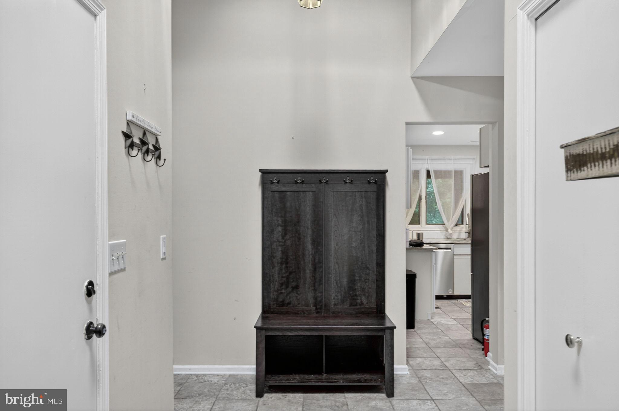 CAPTAIN'S COVE - Residential