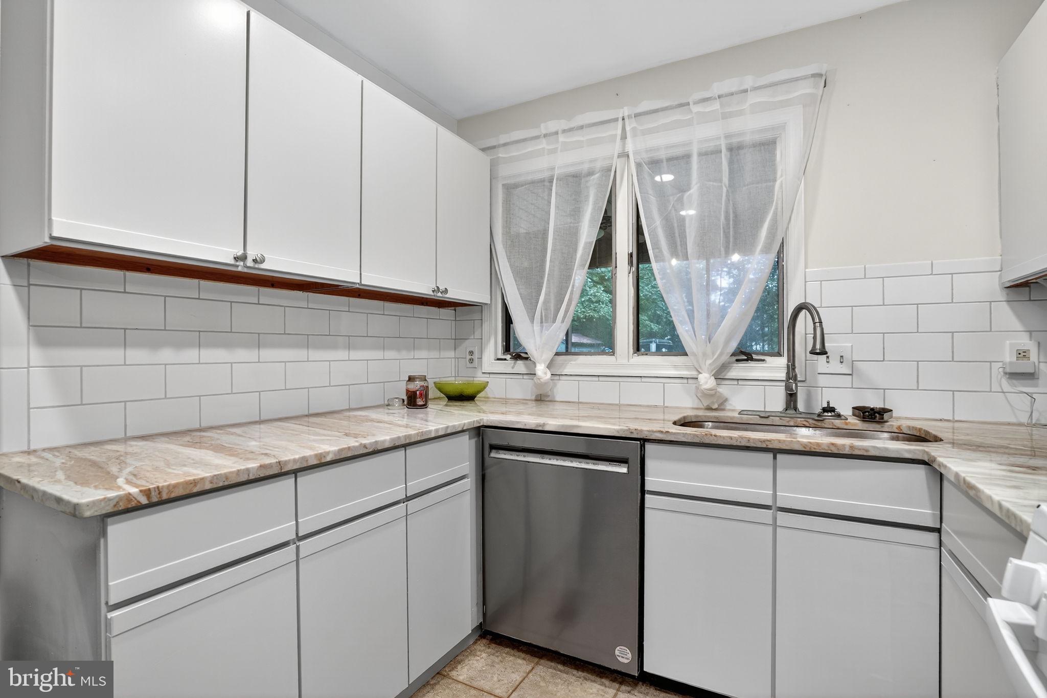 CAPTAIN'S COVE - Residential