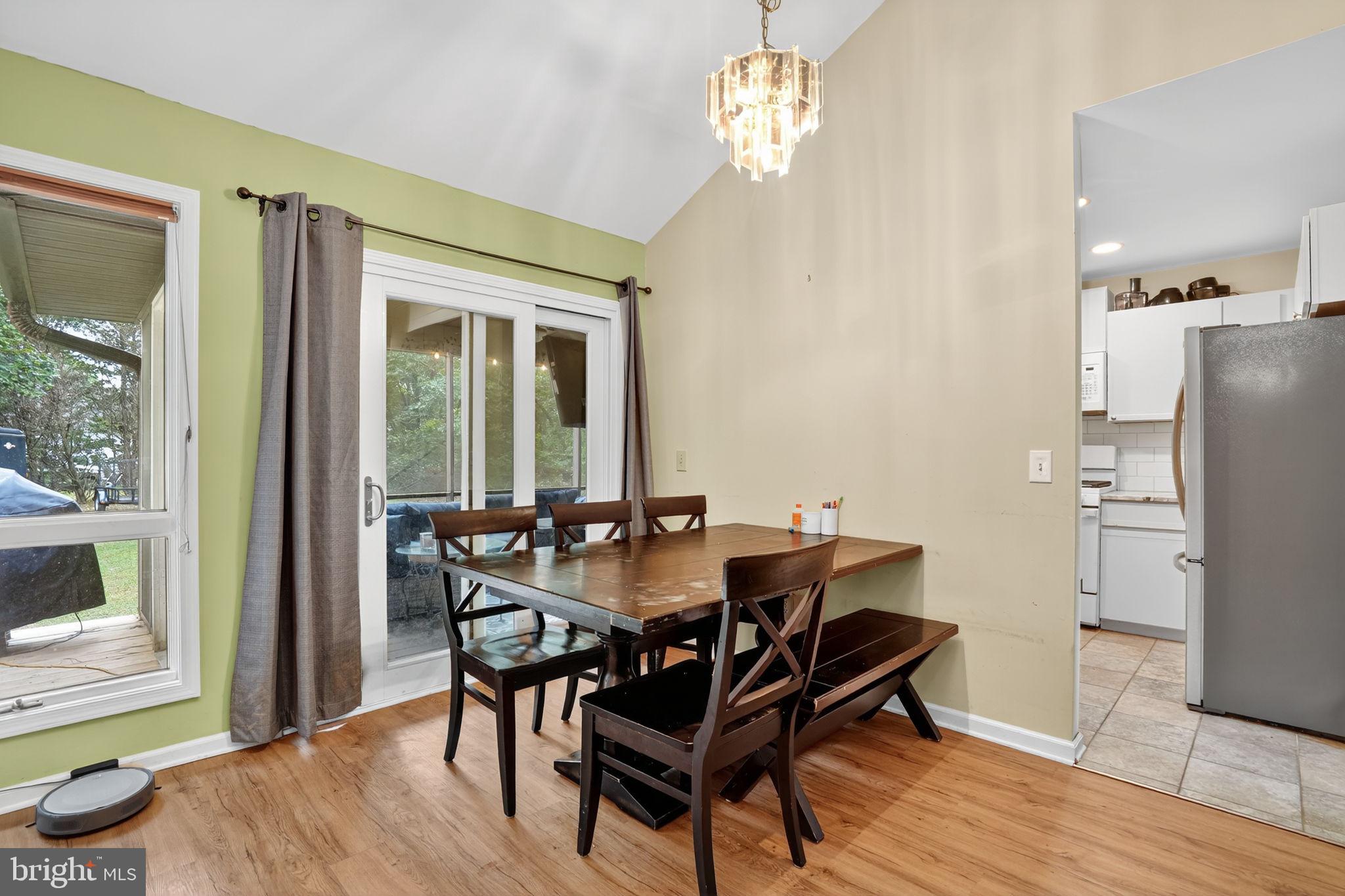 CAPTAIN'S COVE - Residential