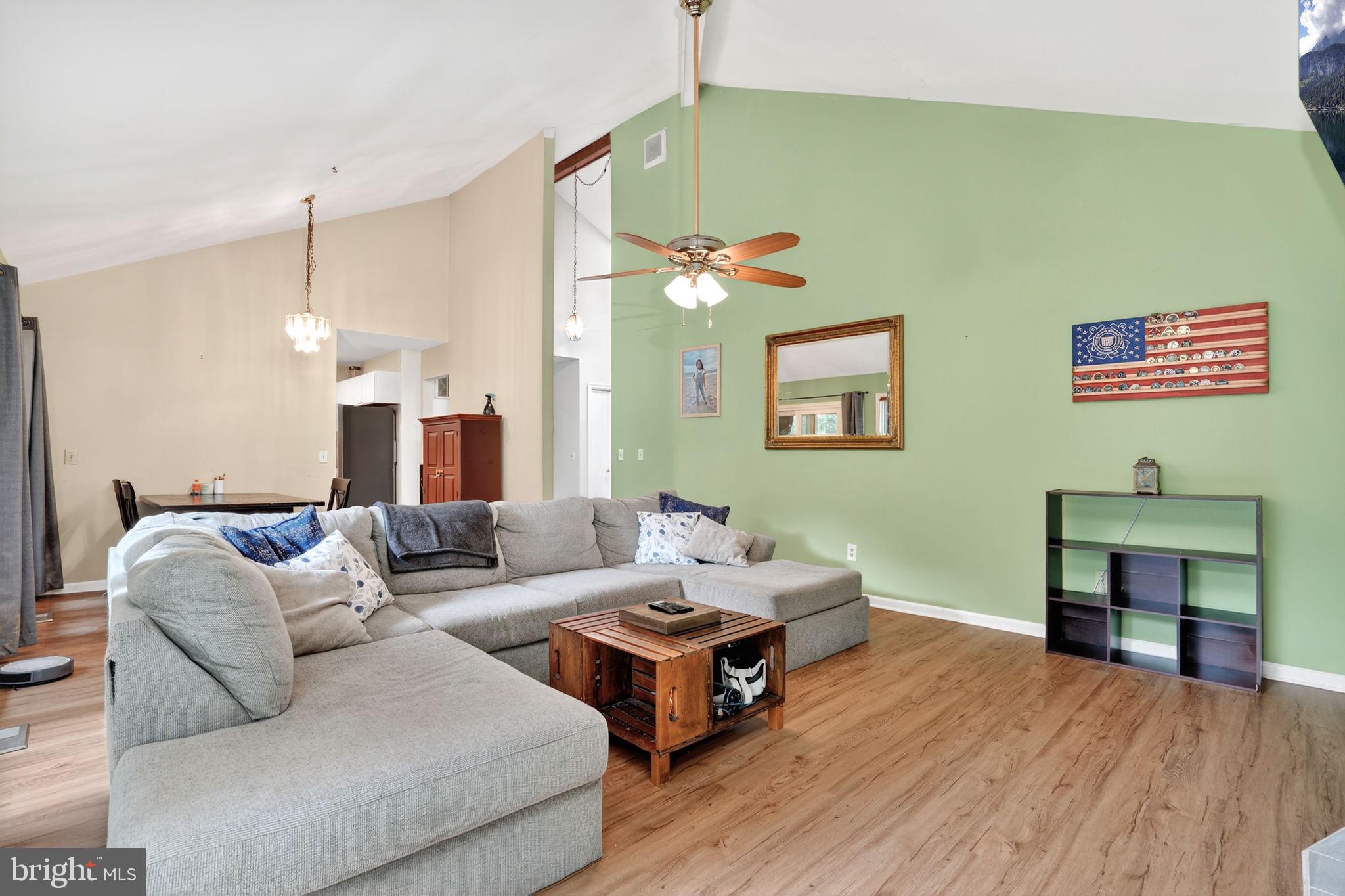 CAPTAIN'S COVE - Residential