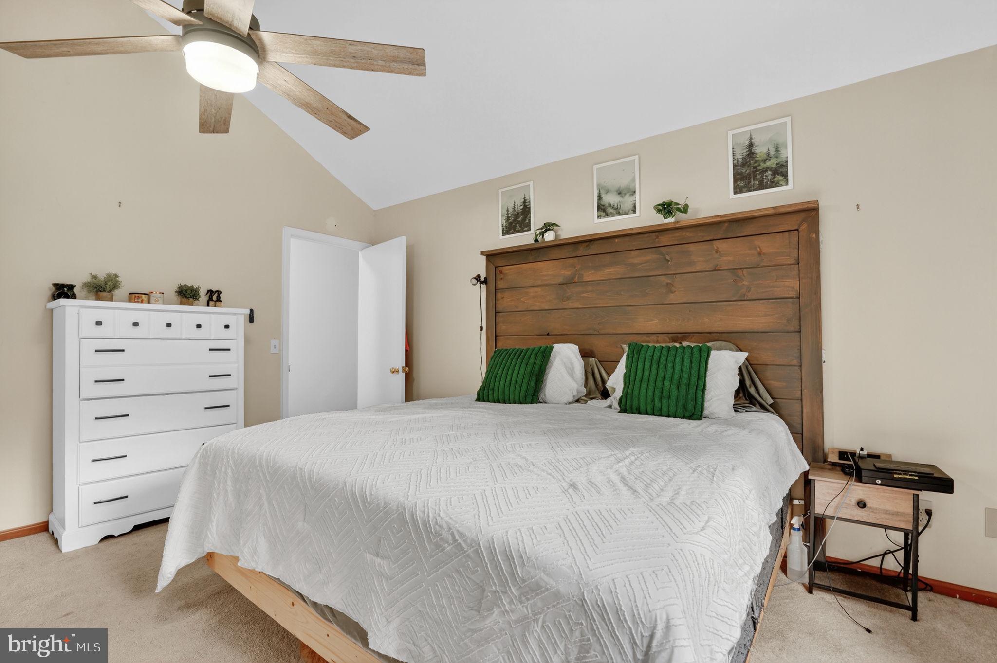 CAPTAIN'S COVE - Residential