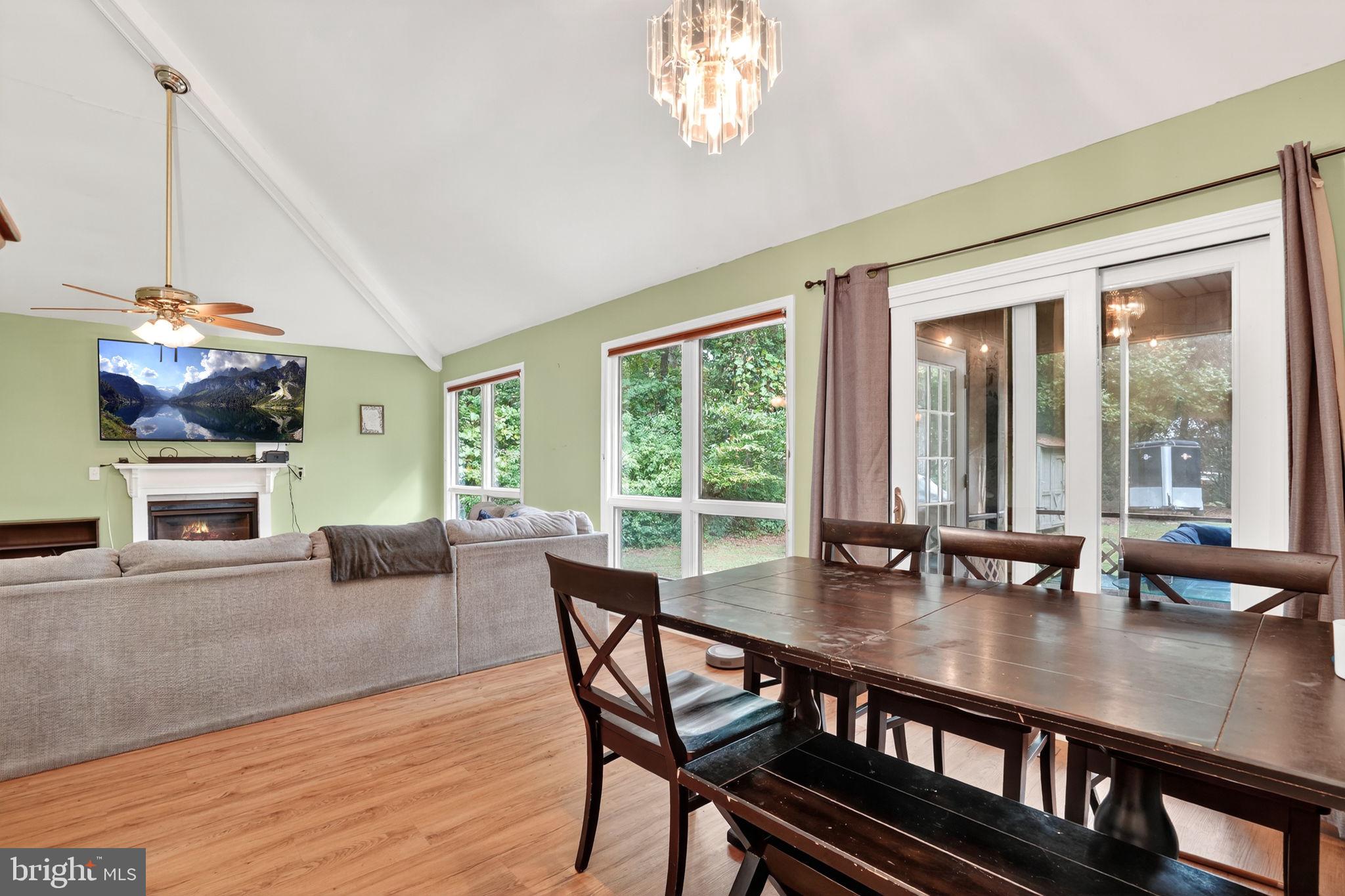 CAPTAIN'S COVE - Residential