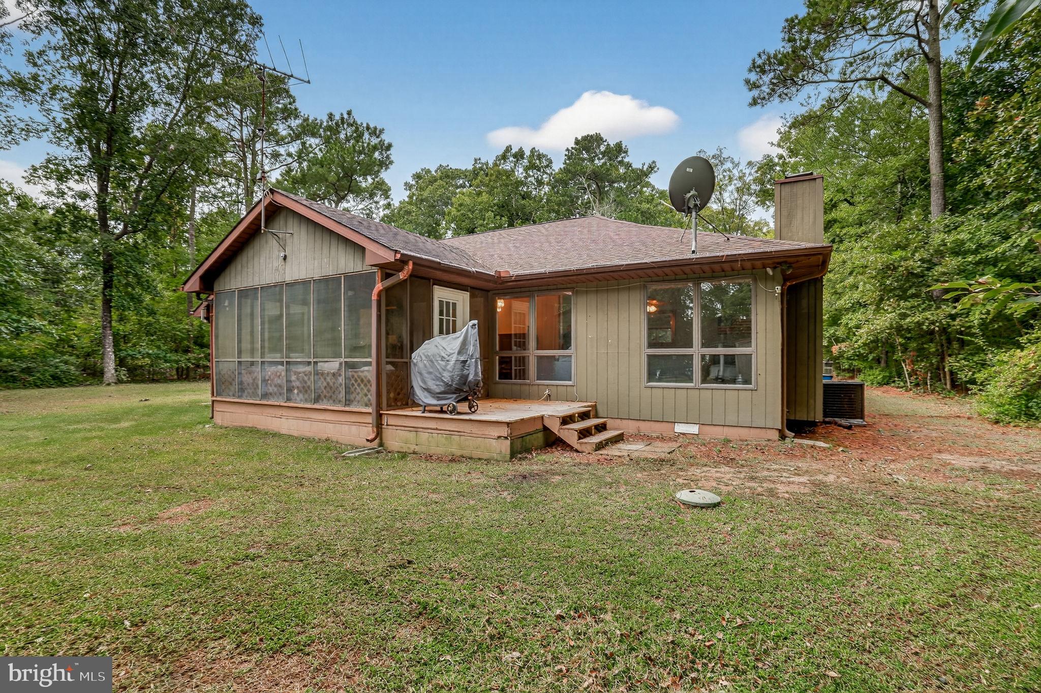 CAPTAIN'S COVE - Residential