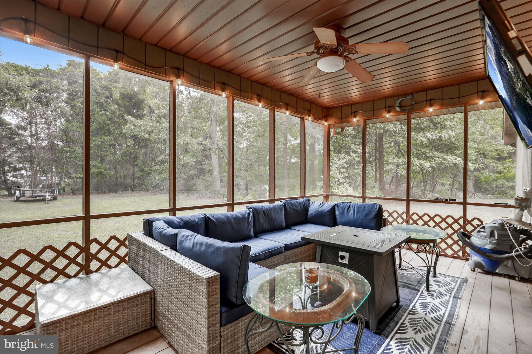 CAPTAIN'S COVE - Residential