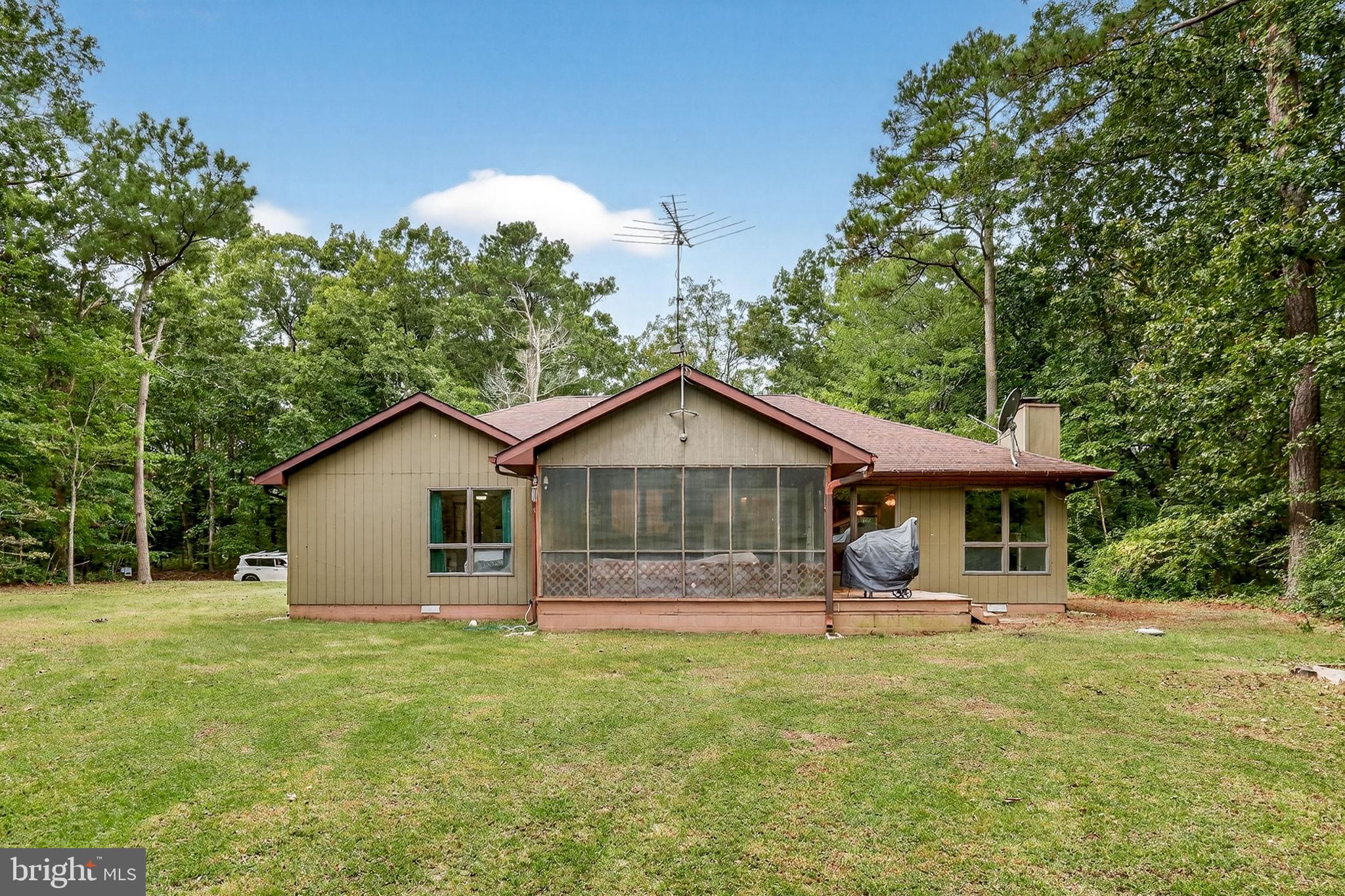 CAPTAIN'S COVE - Residential