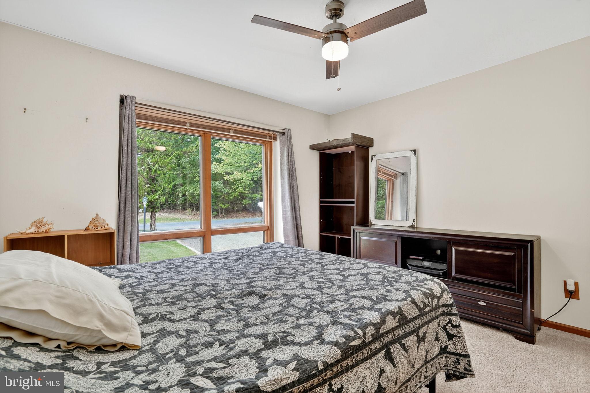 CAPTAIN'S COVE - Residential