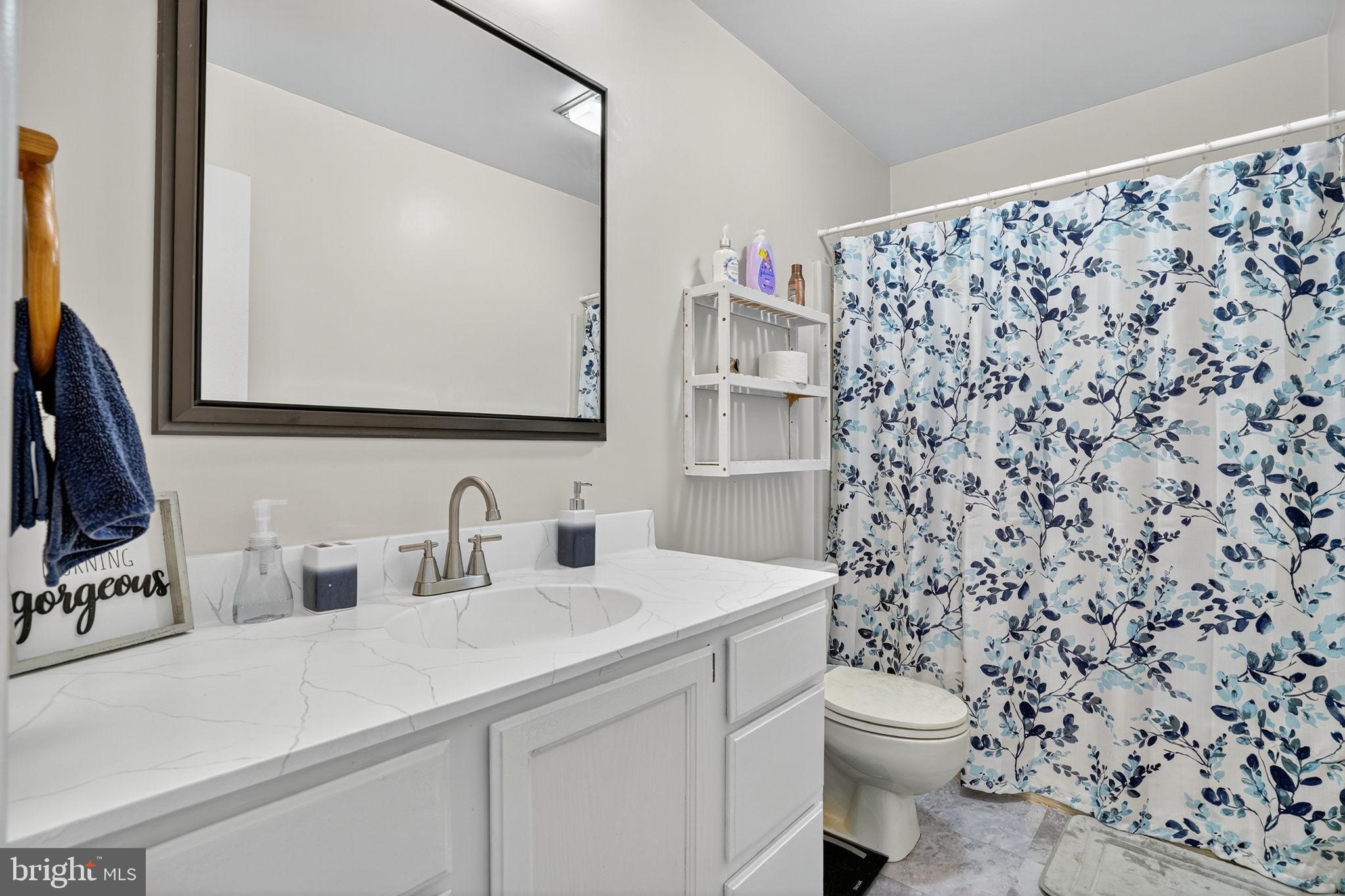 CAPTAIN'S COVE - Residential