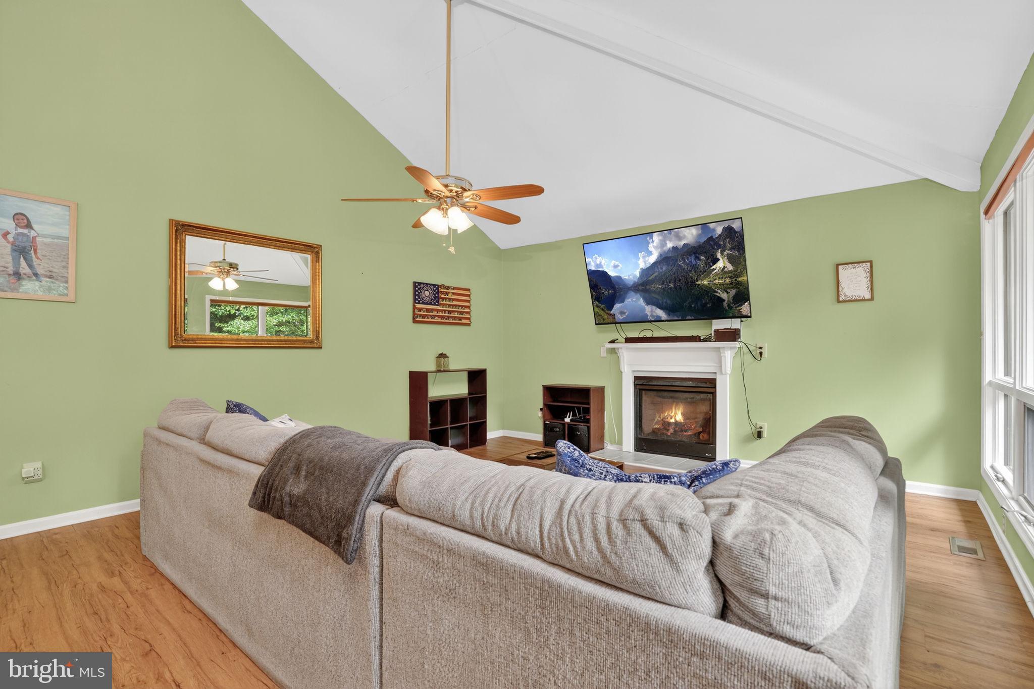 CAPTAIN'S COVE - Residential