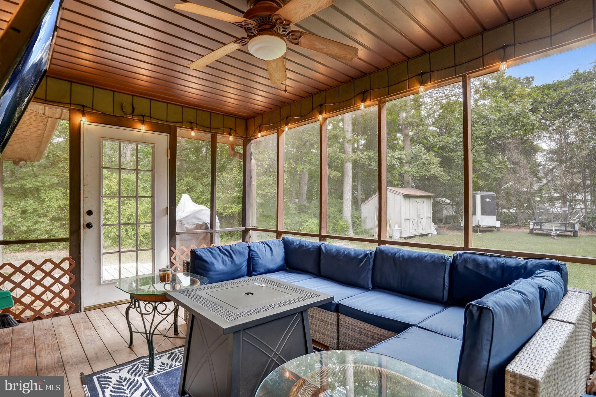 CAPTAIN'S COVE - Residential