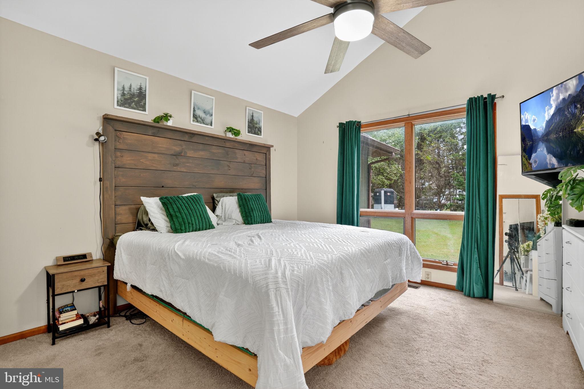 CAPTAIN'S COVE - Residential