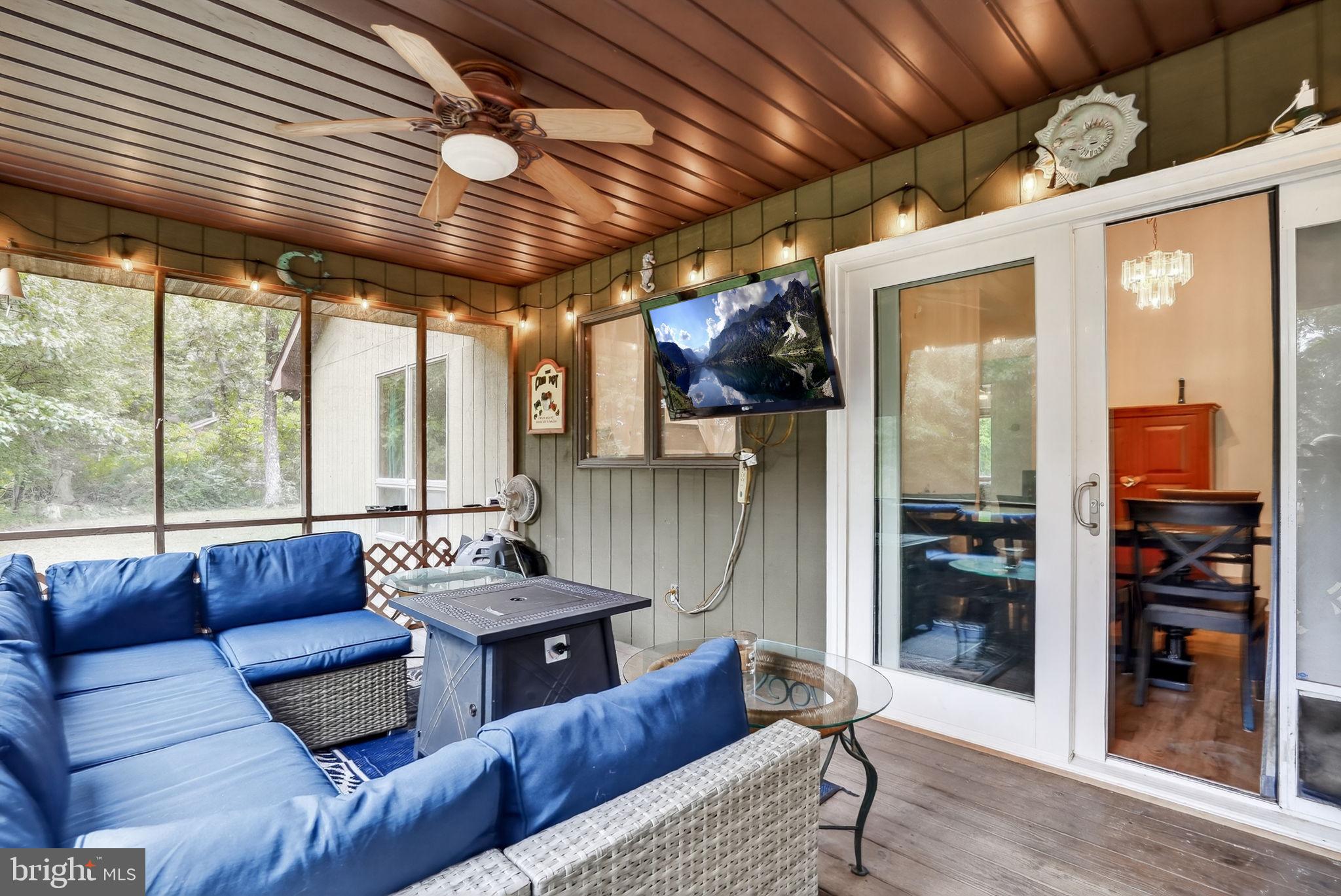 CAPTAIN'S COVE - Residential