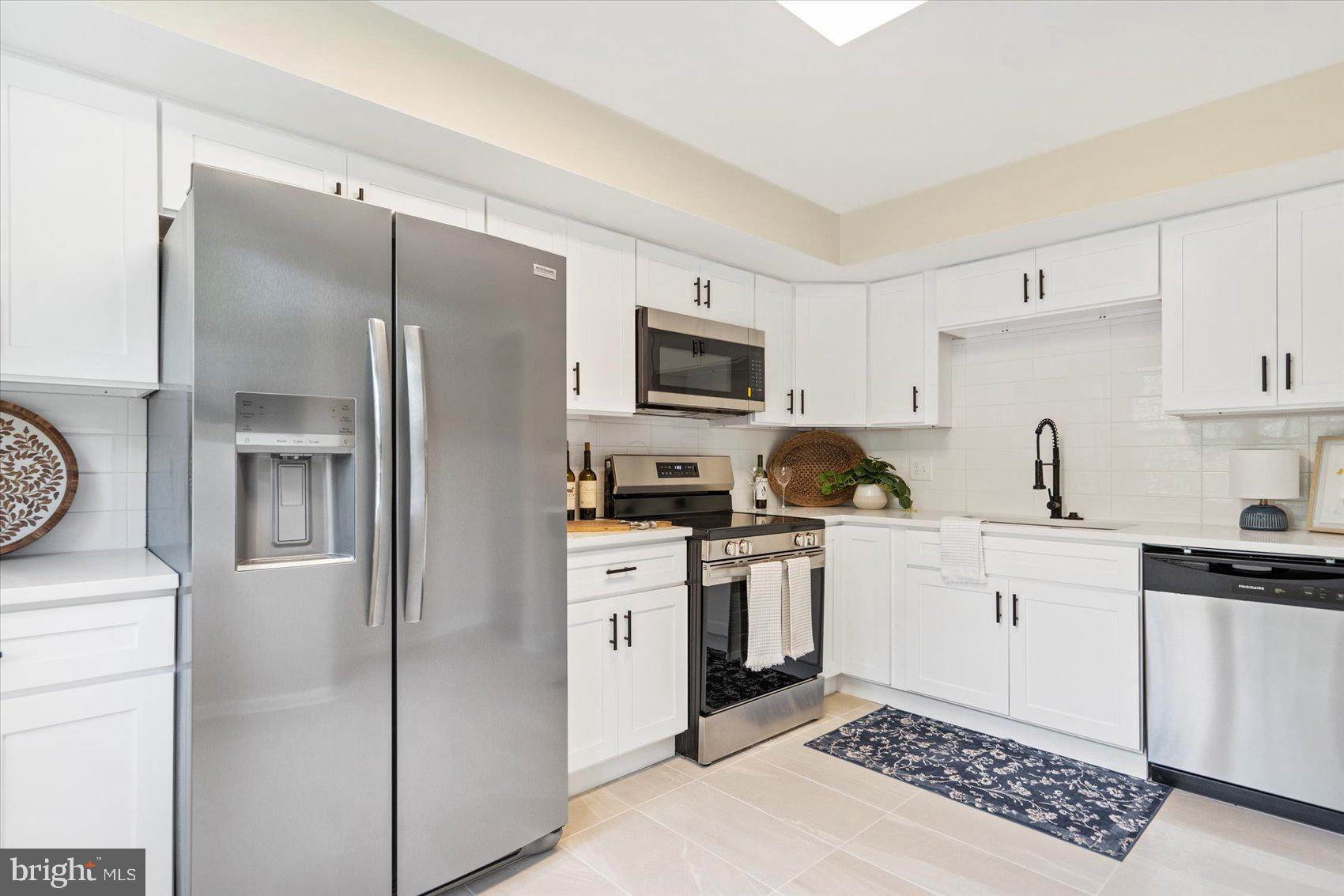 QUEEN ANNE VILLAGE - Residential