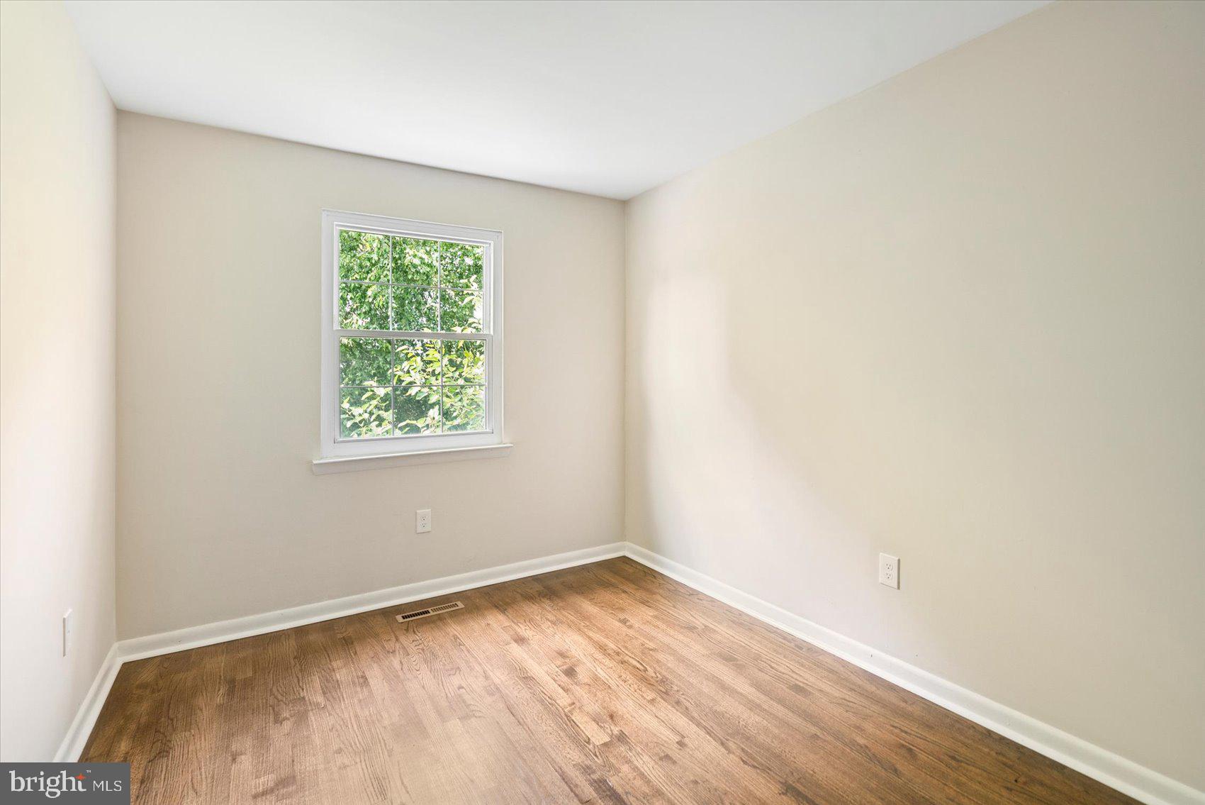 QUEEN ANNE VILLAGE - Residential