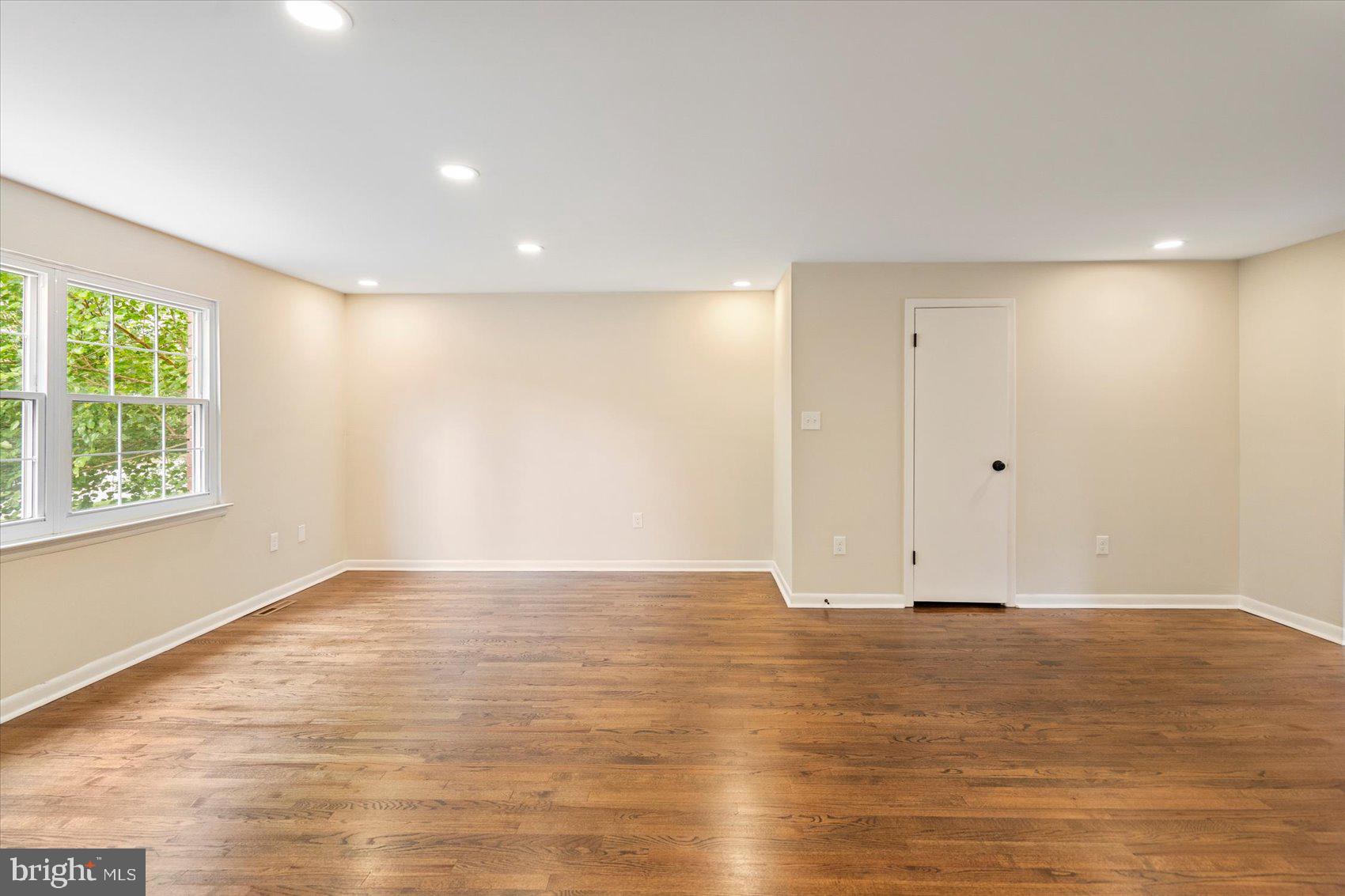 12 ENGLEFIELD SQUARE