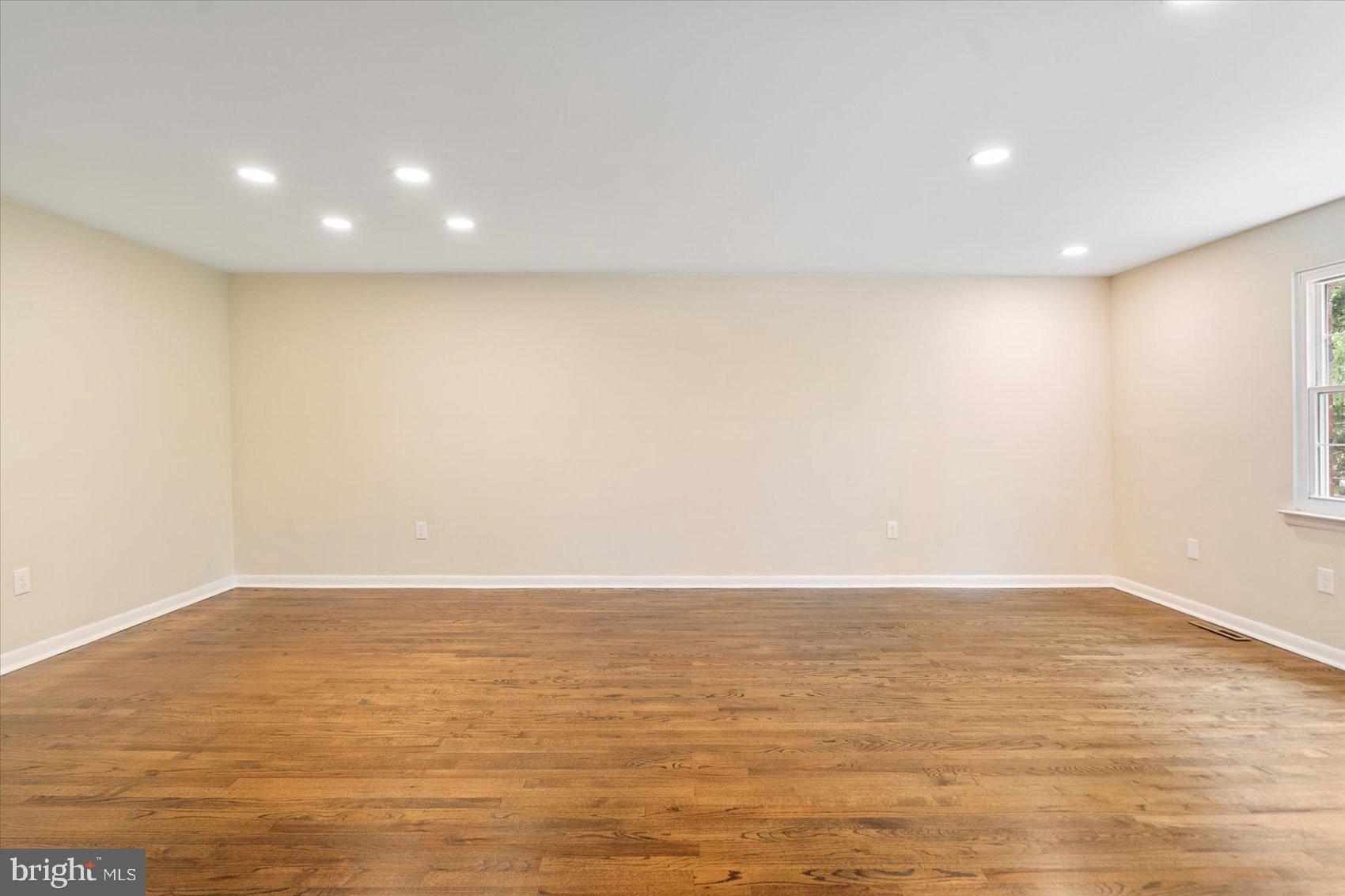 QUEEN ANNE VILLAGE - Residential