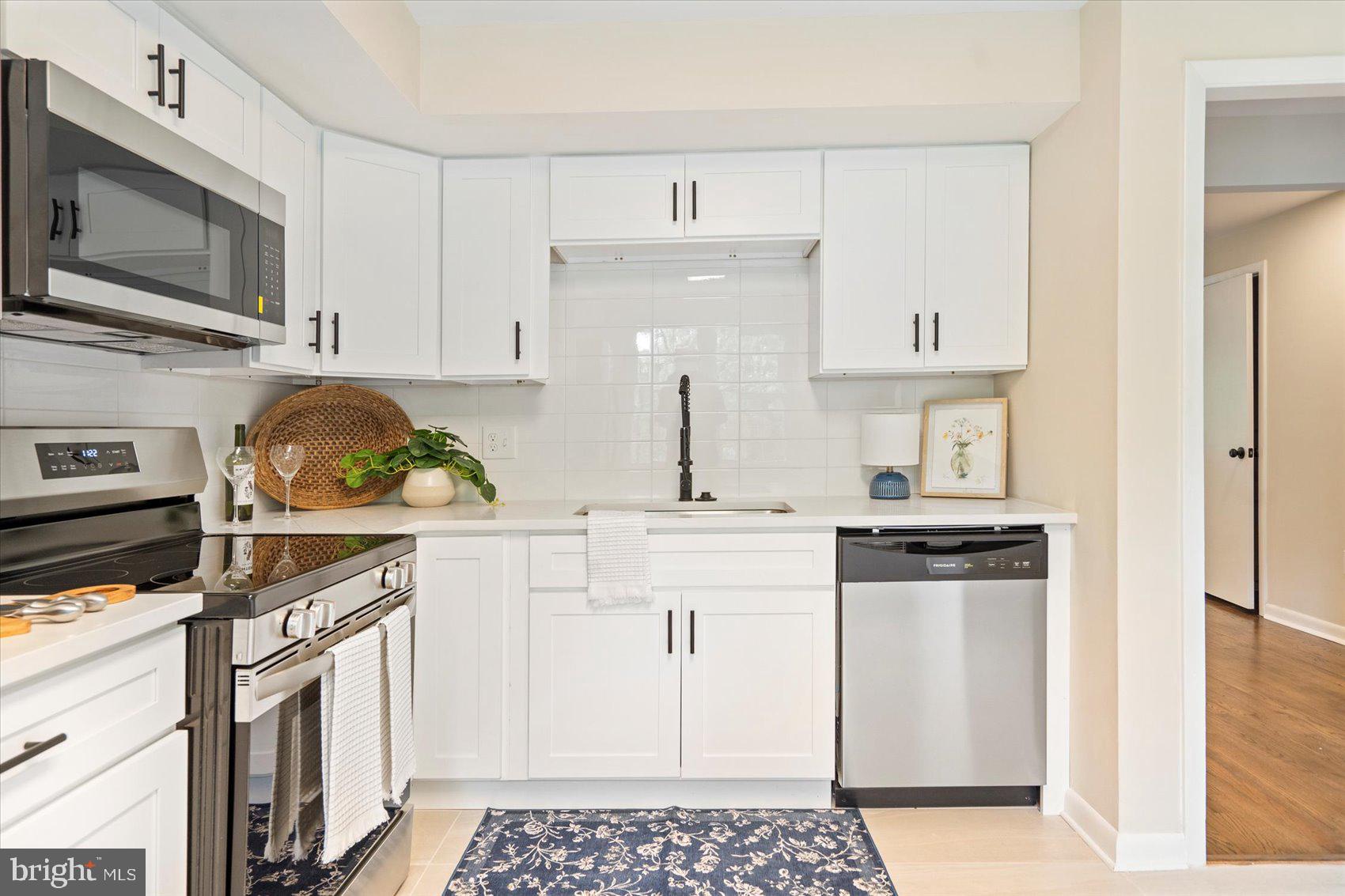 QUEEN ANNE VILLAGE - Residential