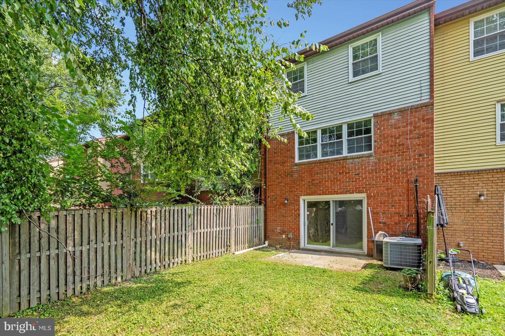 QUEEN ANNE VILLAGE - Residential