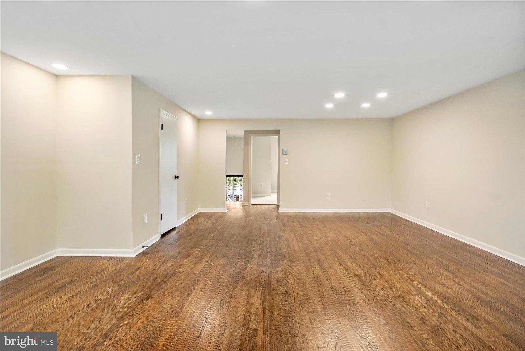 QUEEN ANNE VILLAGE - Residential