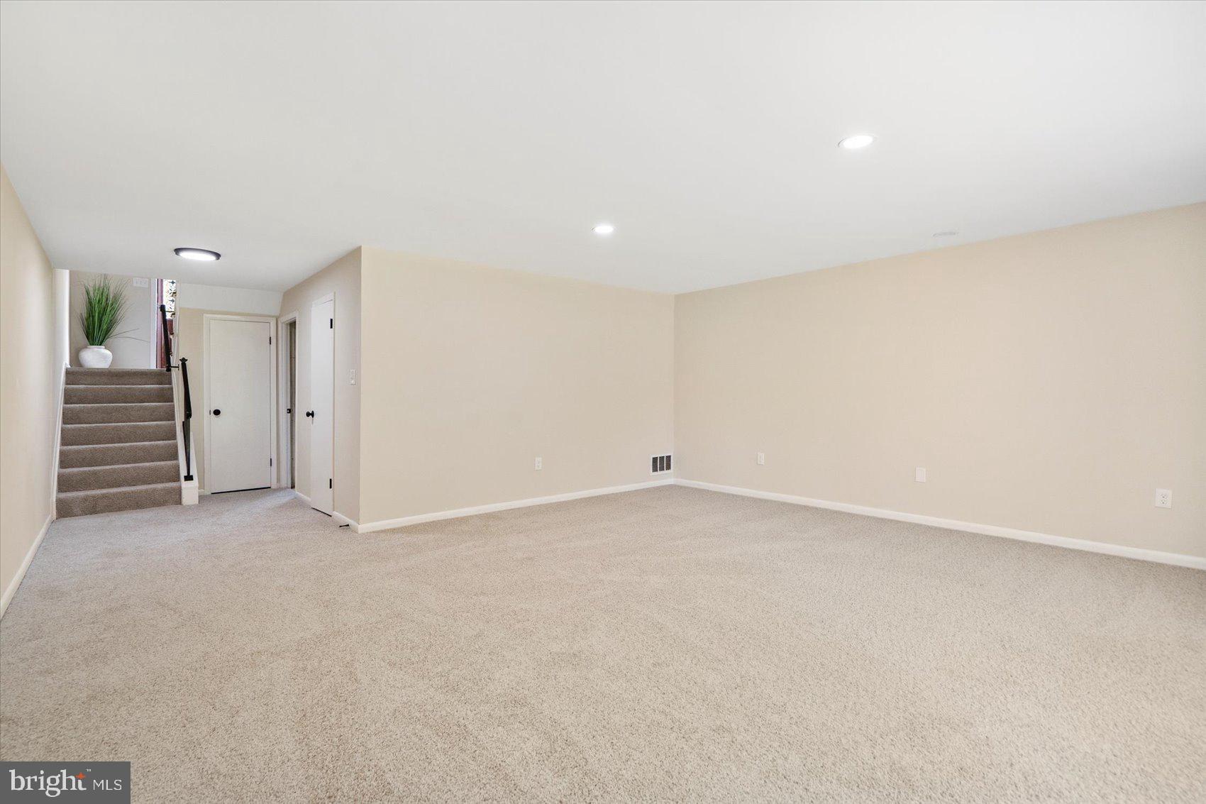 QUEEN ANNE VILLAGE - Residential