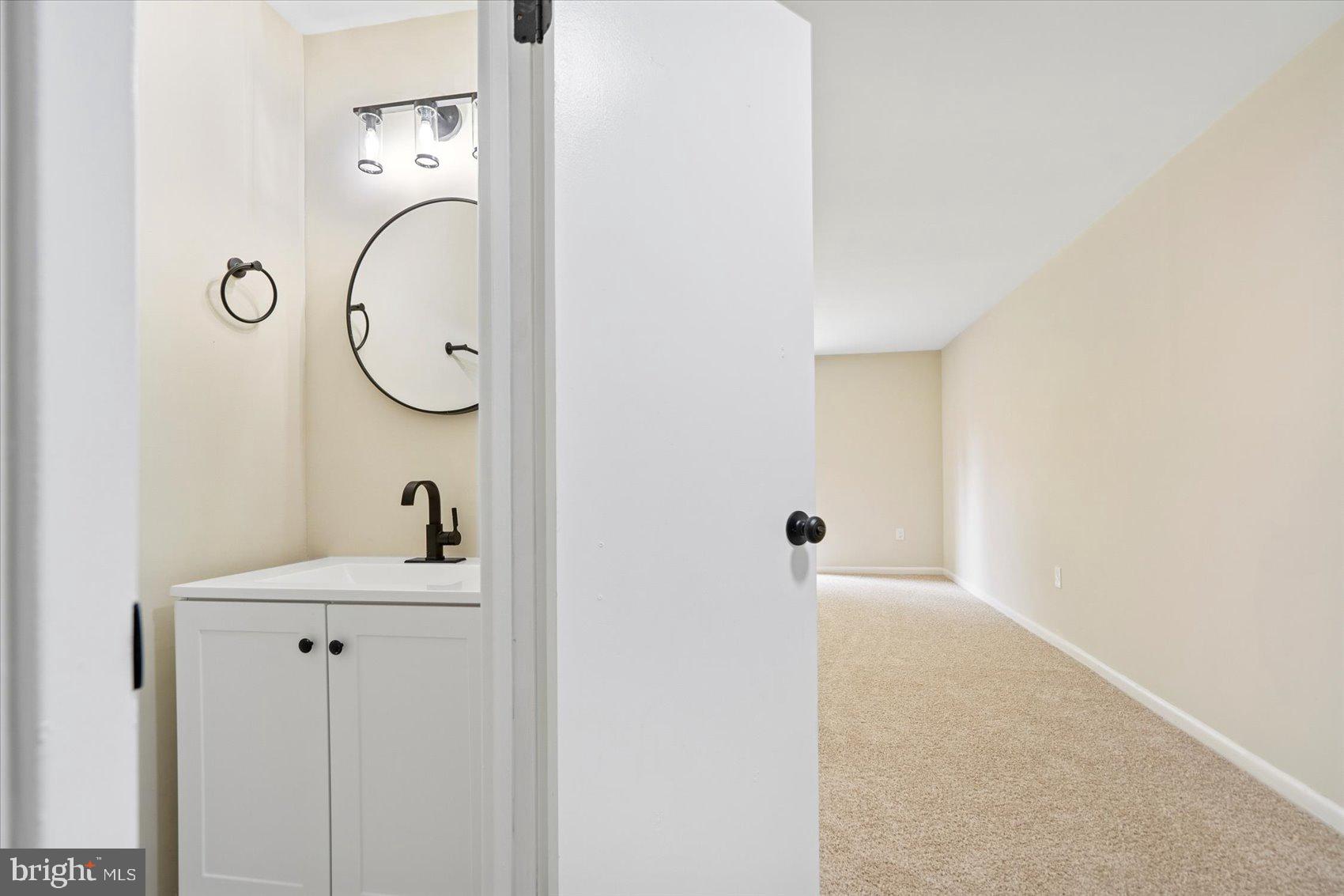 QUEEN ANNE VILLAGE - Residential