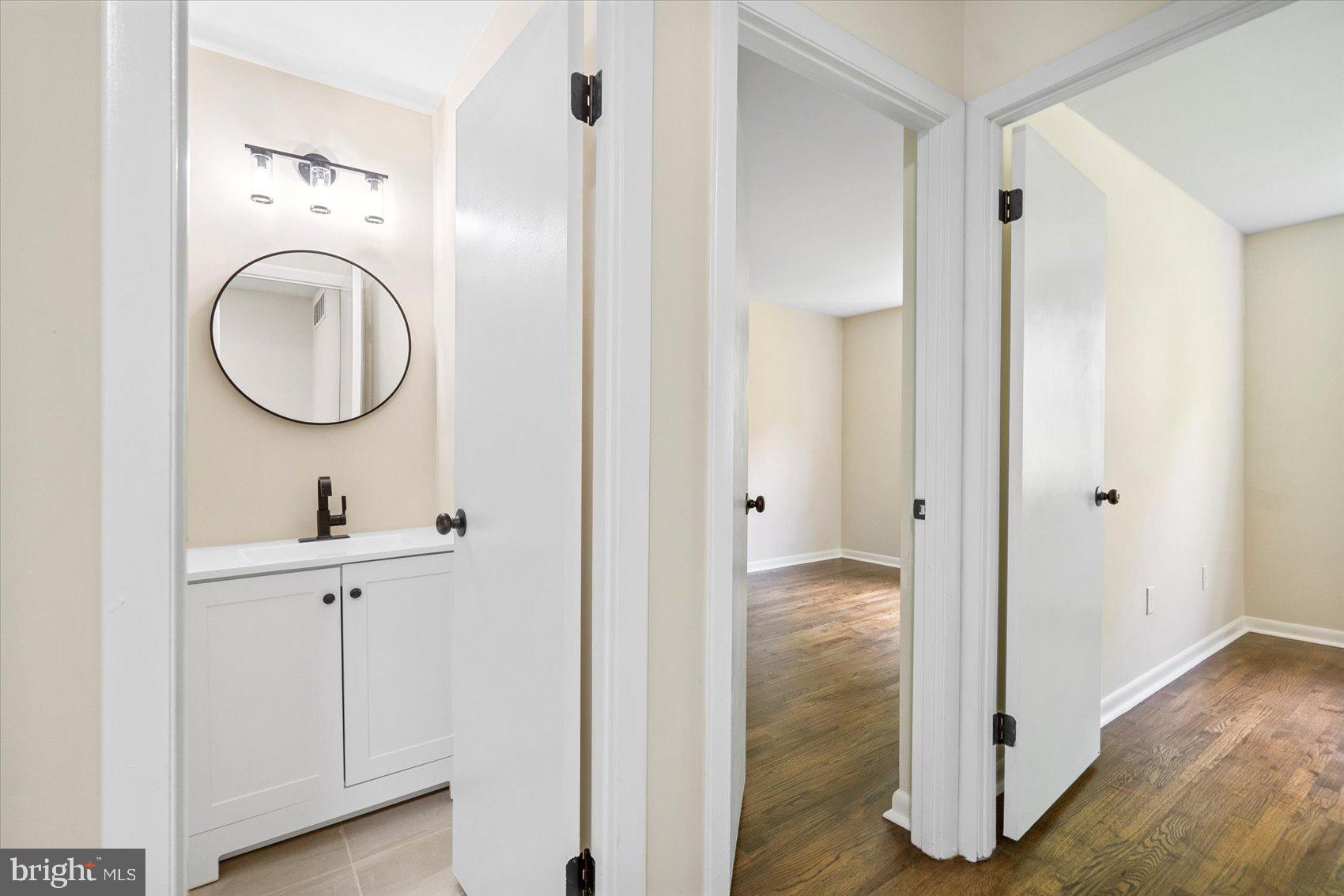 QUEEN ANNE VILLAGE - Residential