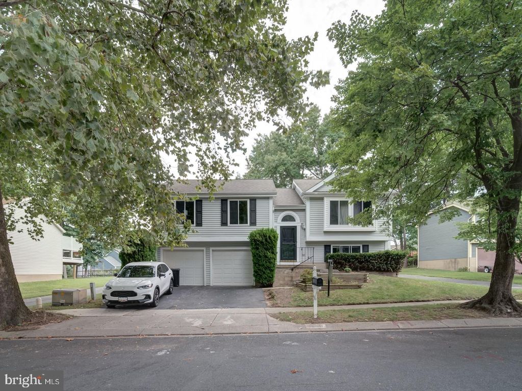 Photo of 1434 Fairbanks Drive, HANOVER, MD 21076 (MLS # MDAA2121552)