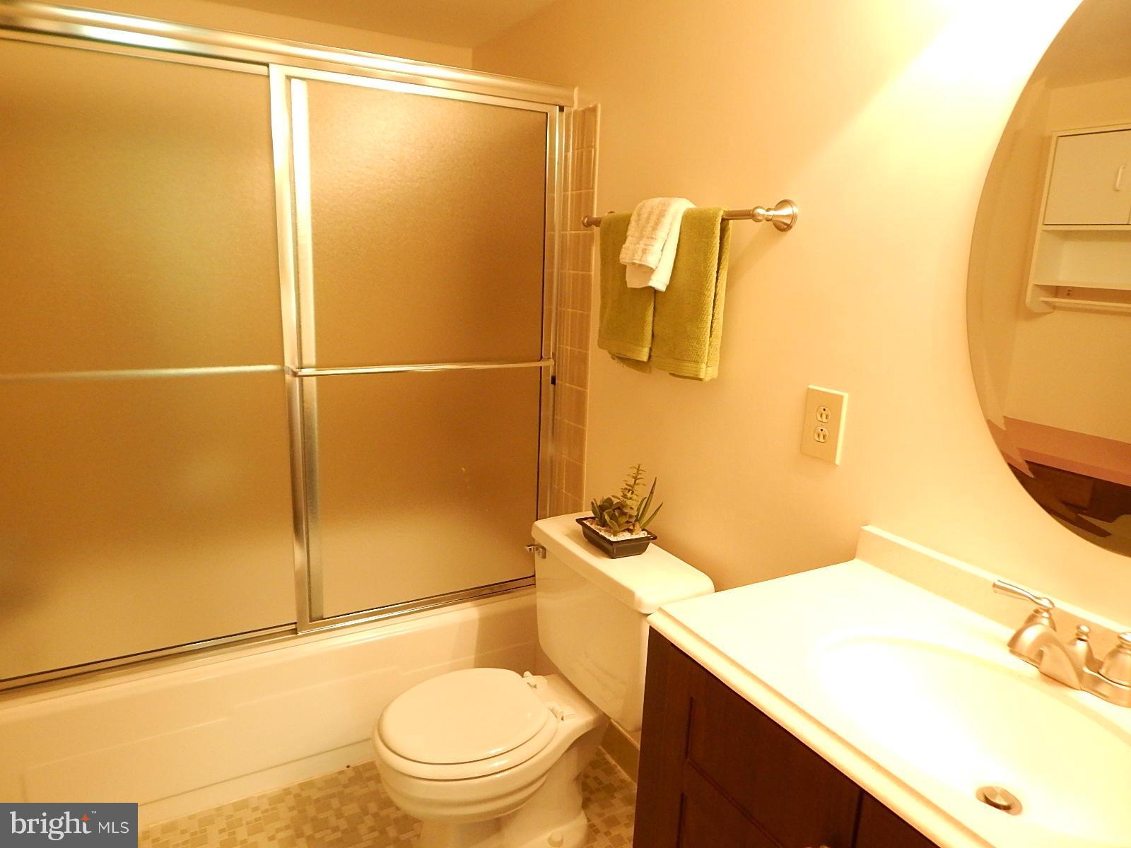 HERITAGE COURT - Residential