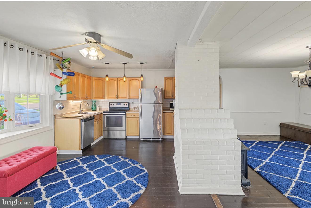 24 DEWBERRY LANE