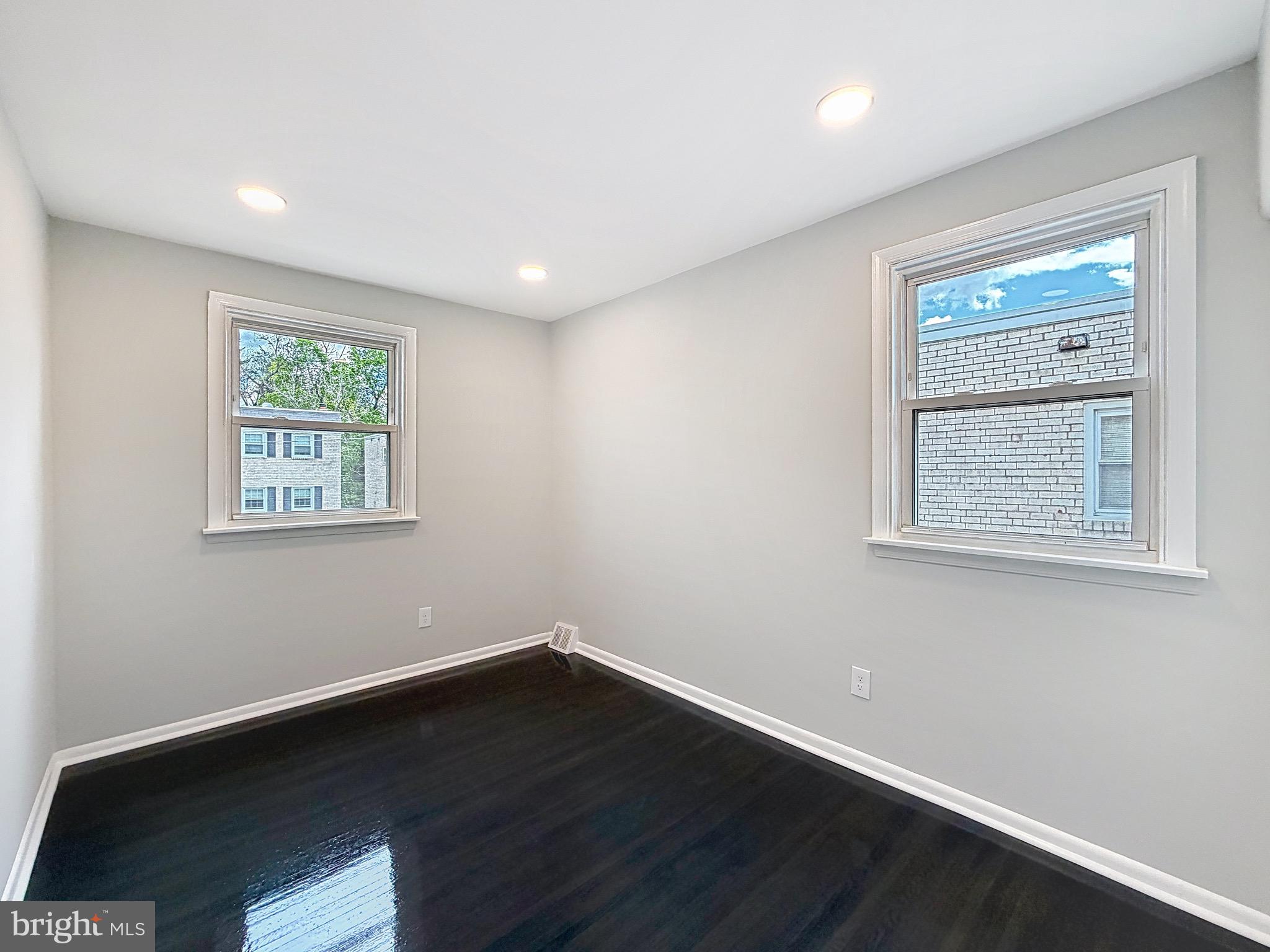 ROXBOROUGH - Residential