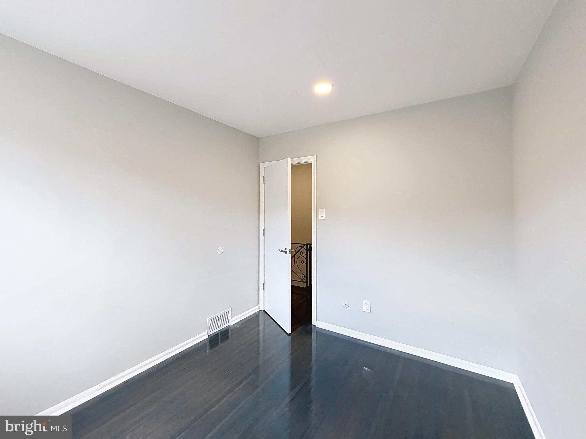 ROXBOROUGH - Residential