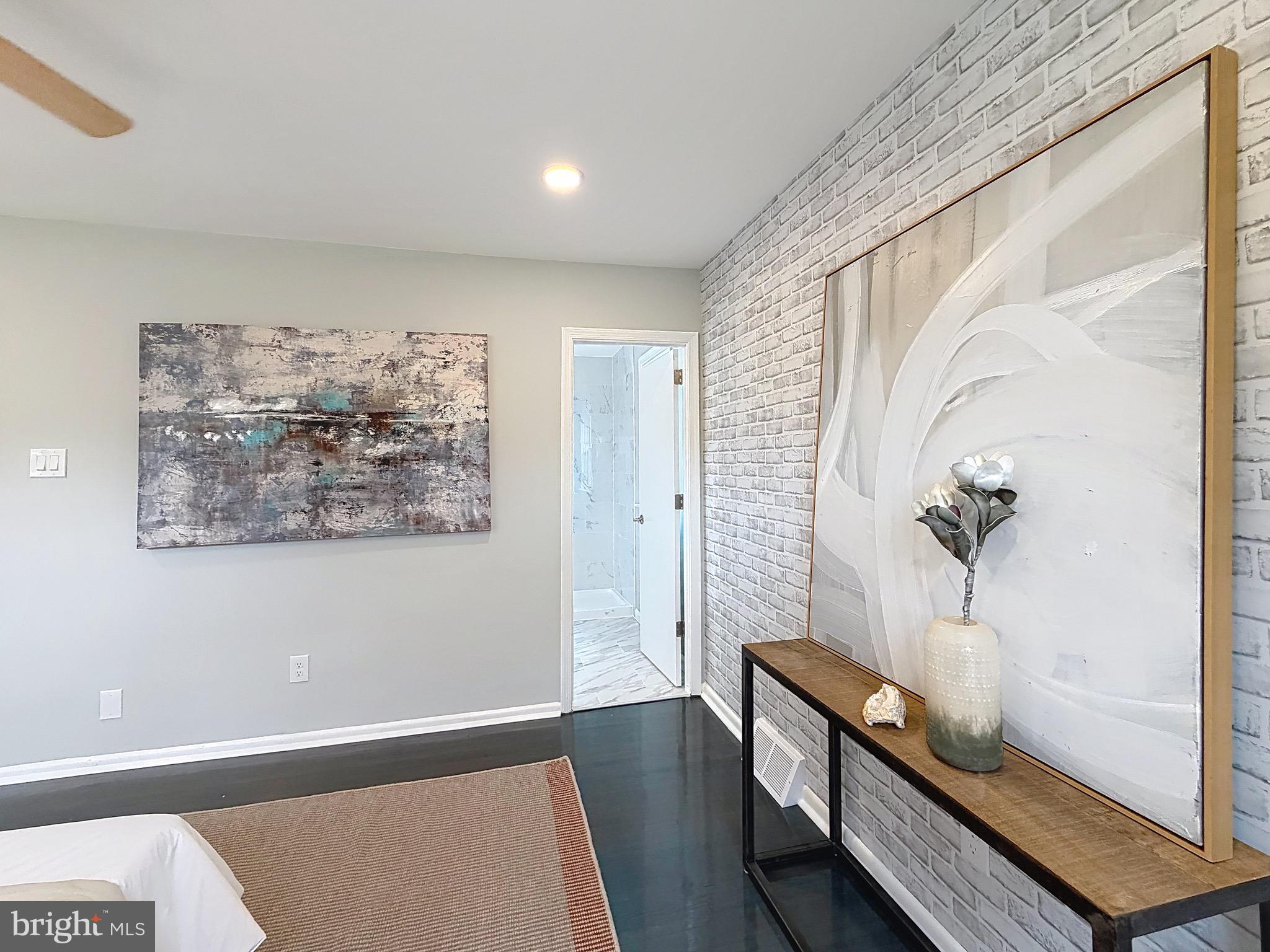 ROXBOROUGH - Residential