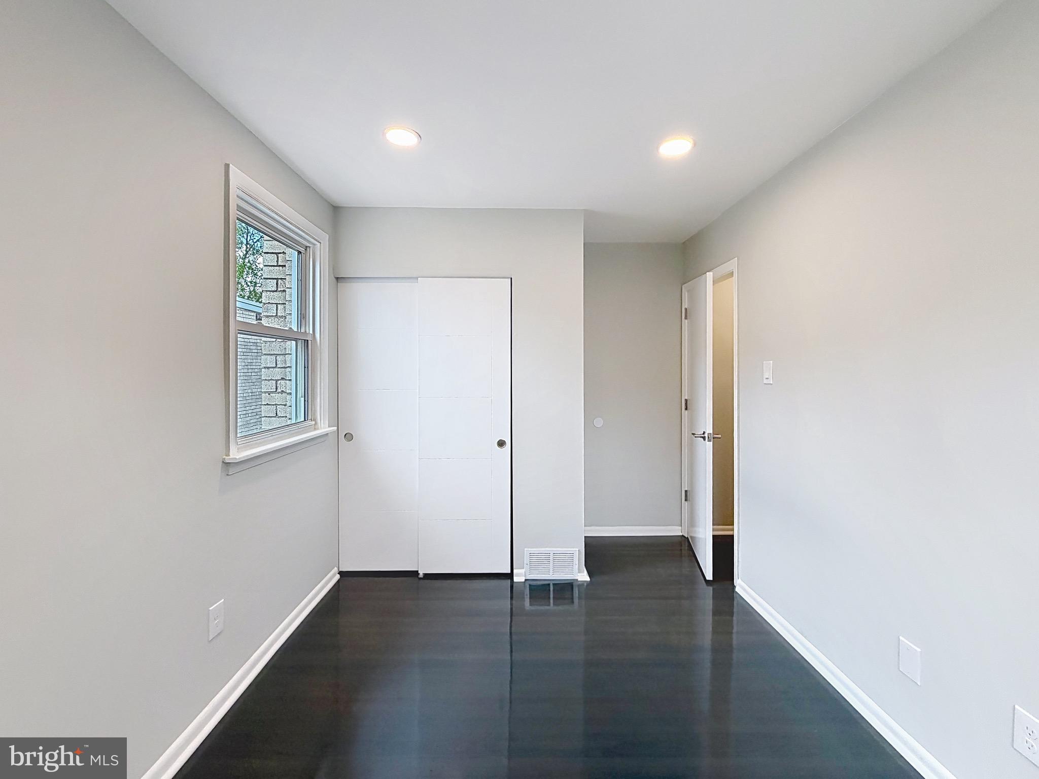 ROXBOROUGH - Residential