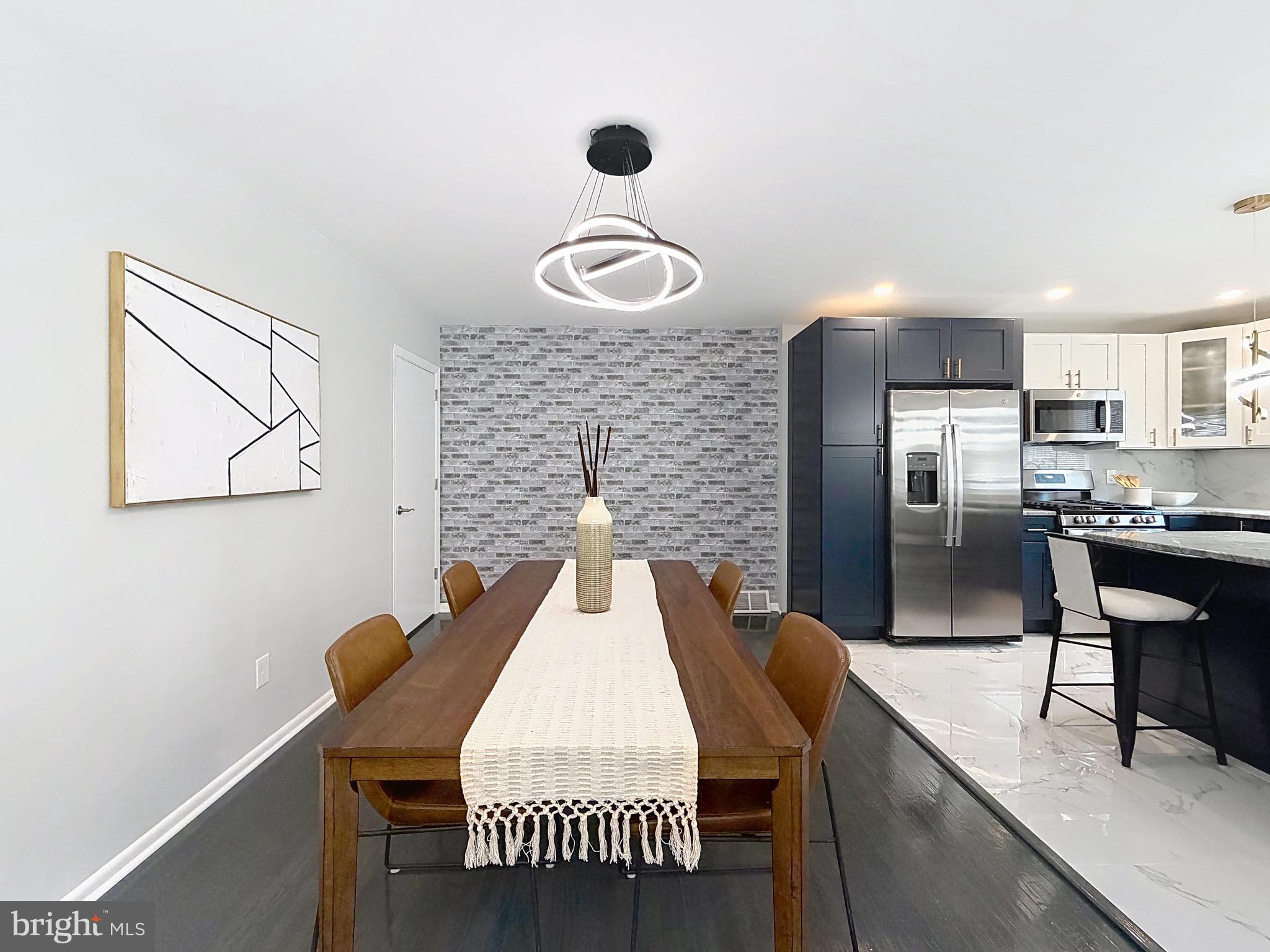 ROXBOROUGH - Residential