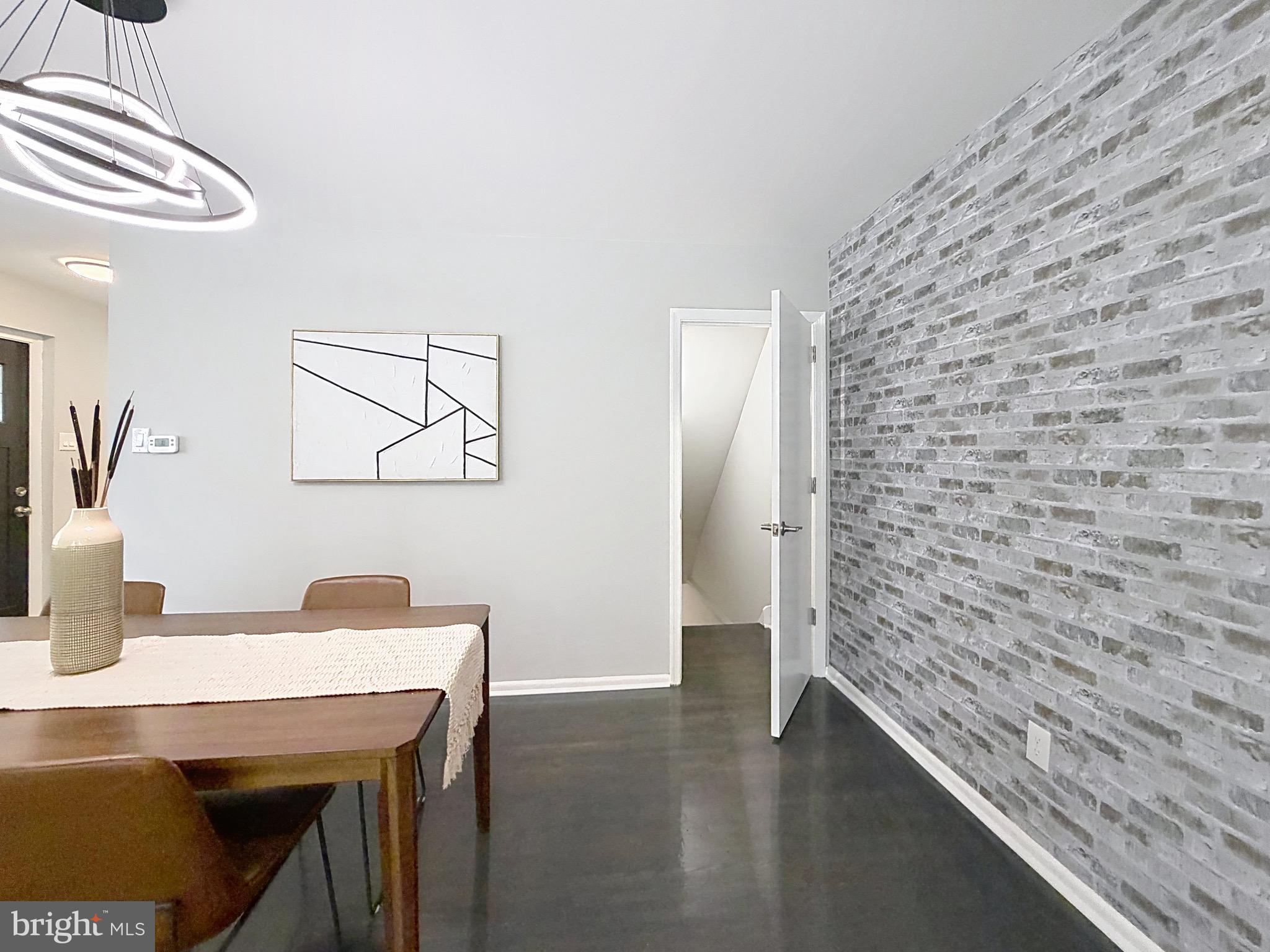 ROXBOROUGH - Residential