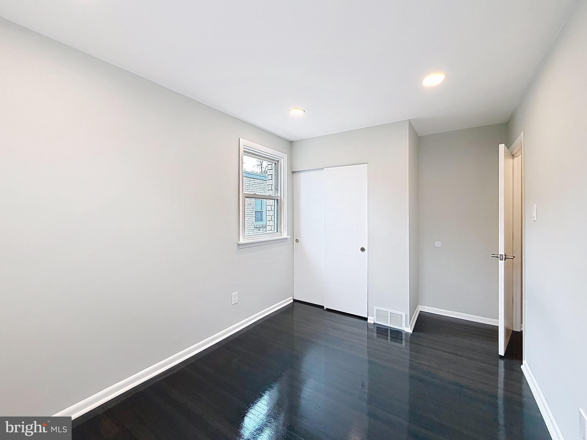 ROXBOROUGH - Residential