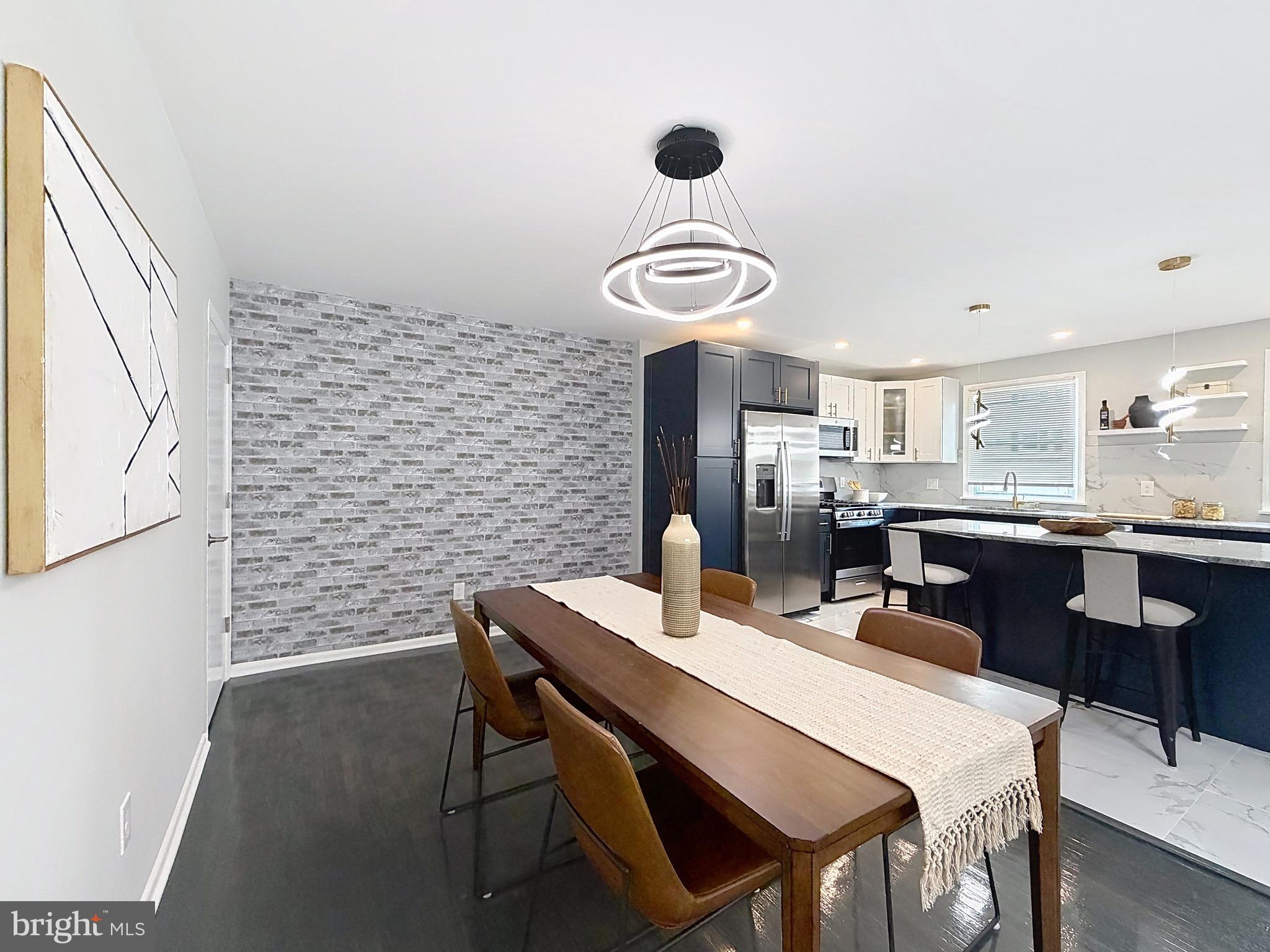 ROXBOROUGH - Residential