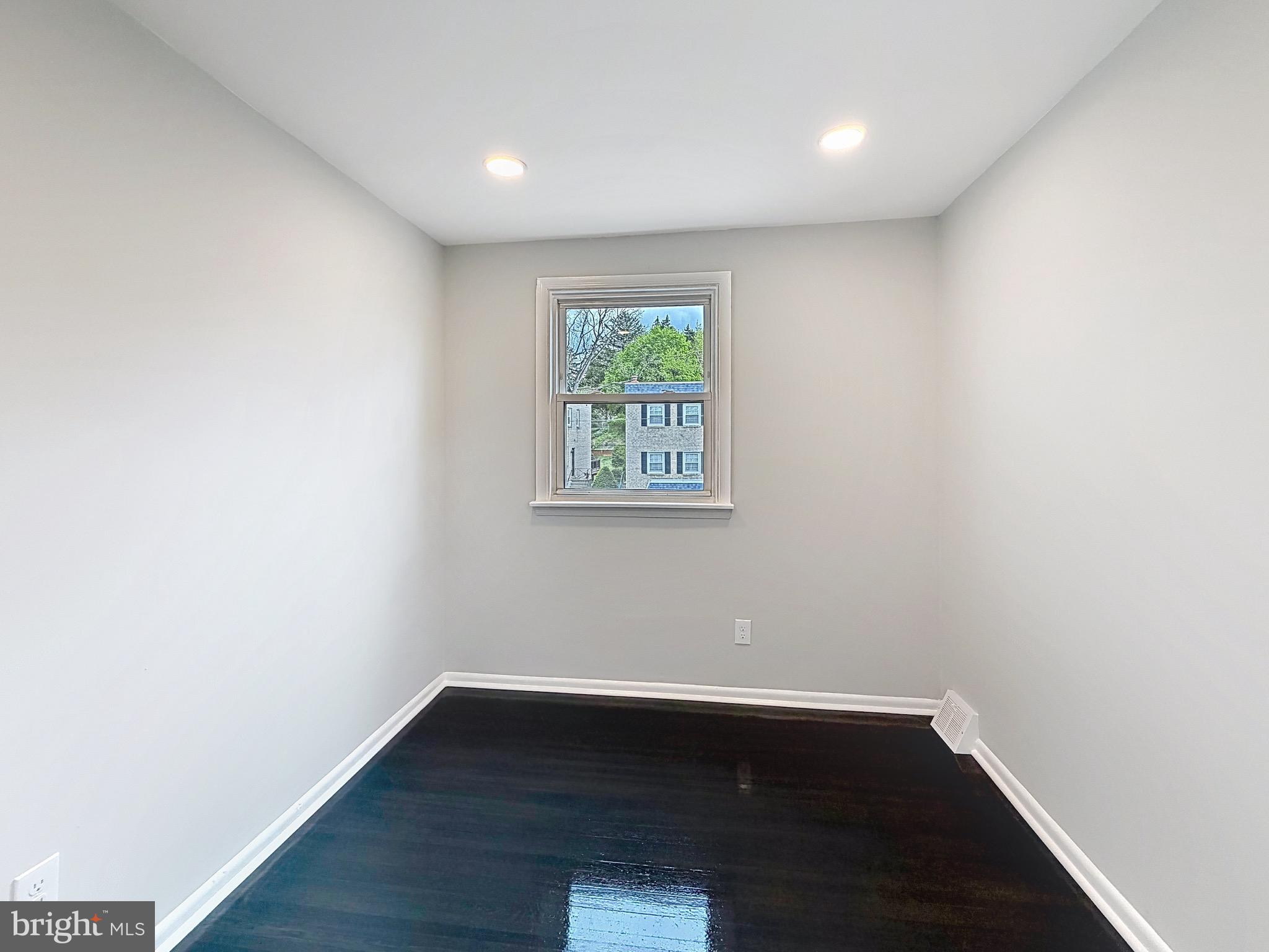 ROXBOROUGH - Residential