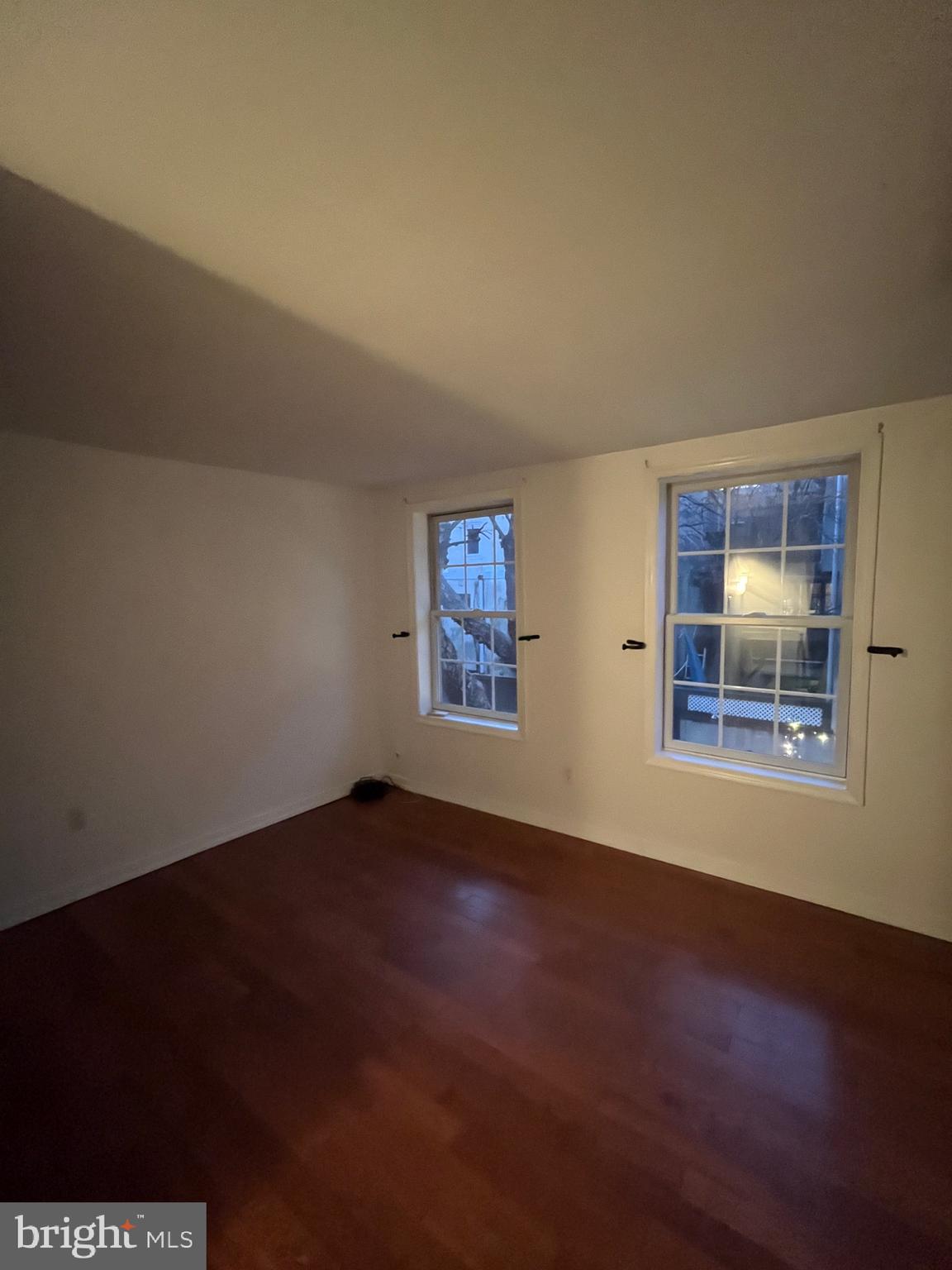 QUEEN VILLAGE - Residential Lease